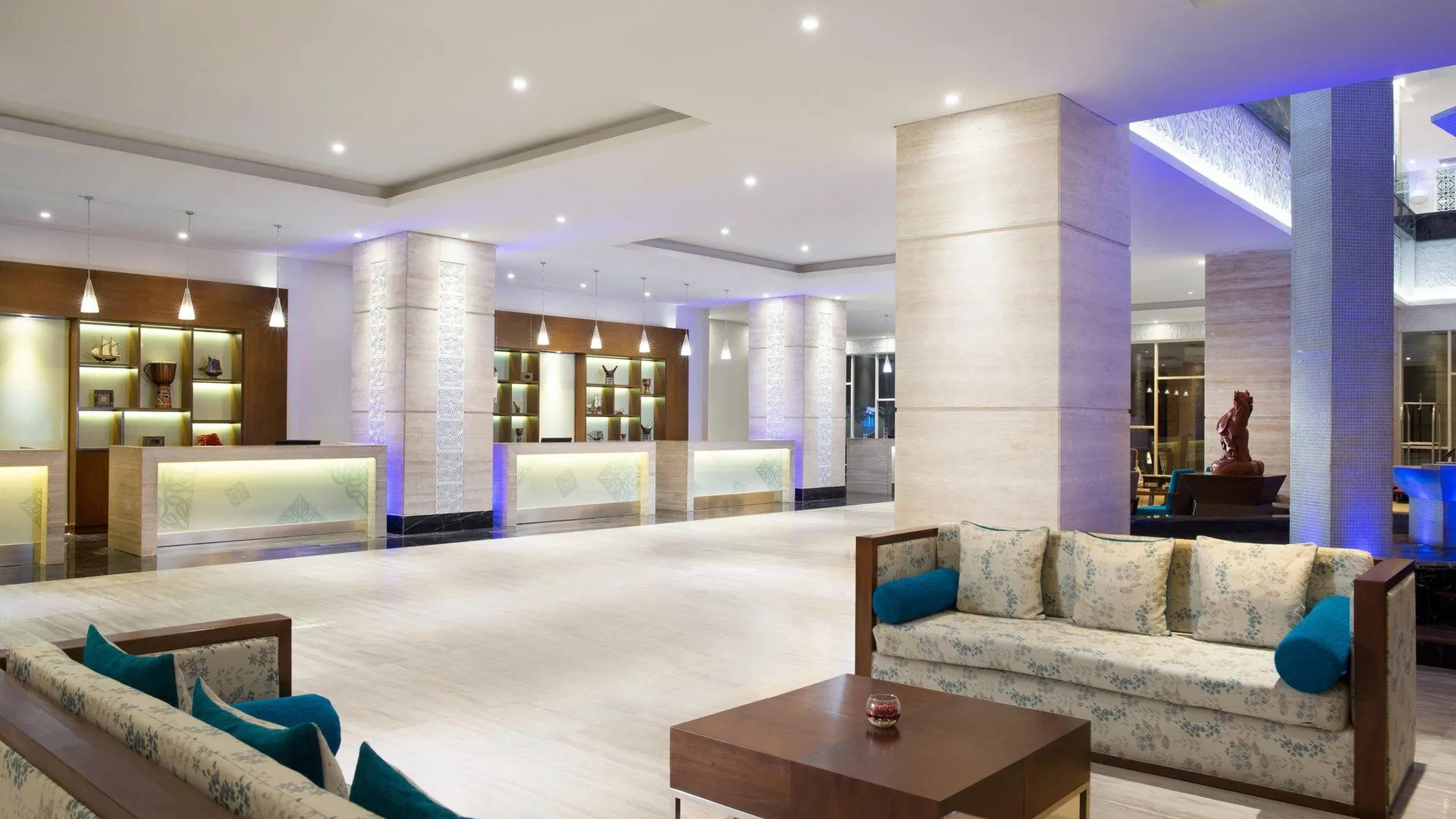 마카사르 포 포인트 바이 쉐라톤 마카사르 4성급 호텔 외관