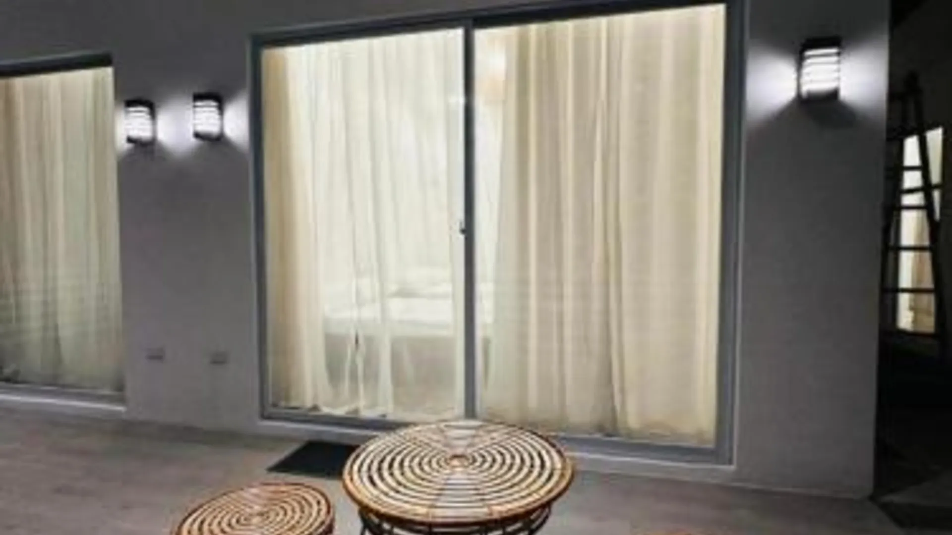 세부 만달라 비치 세부 바이 하이버룸스 3성급 호텔 외관