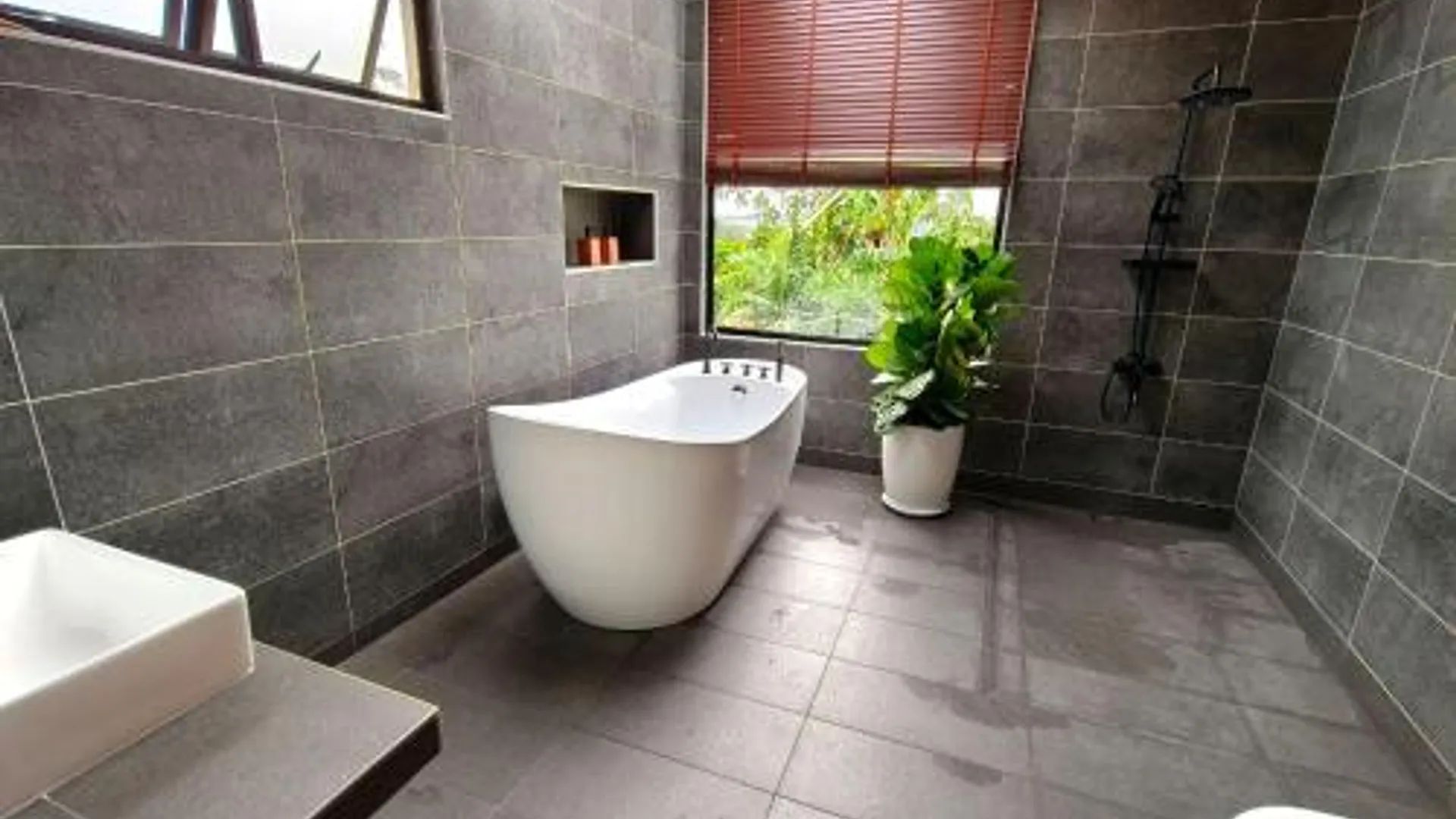 크루앙 클루앙 시티 센터의 방갈로 (m², 침실 7개, 프라이빗 욕실 6개) 3성급 게스트하우스 스위트룸