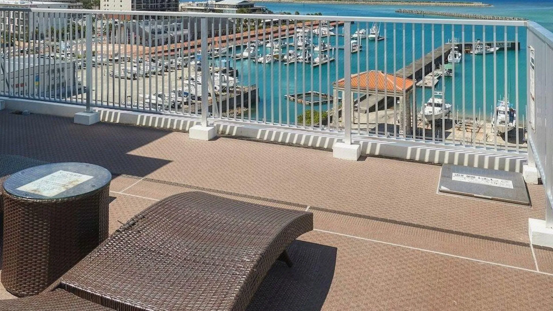 오키나와 본섬 씨사이드 콘도미니엄 라나 차탄 4성급 게스트하우스 수영장