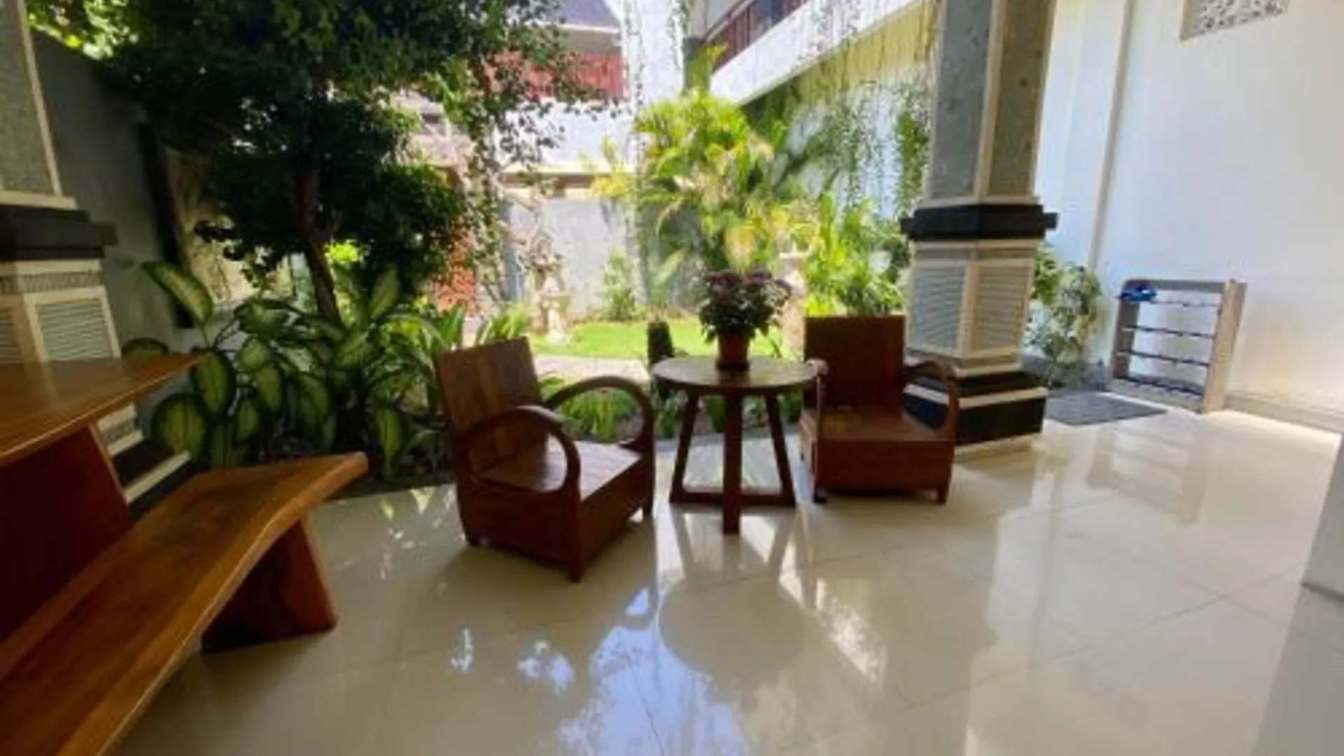 발리 Dikubu Belong 4성급 게스트하우스 외관