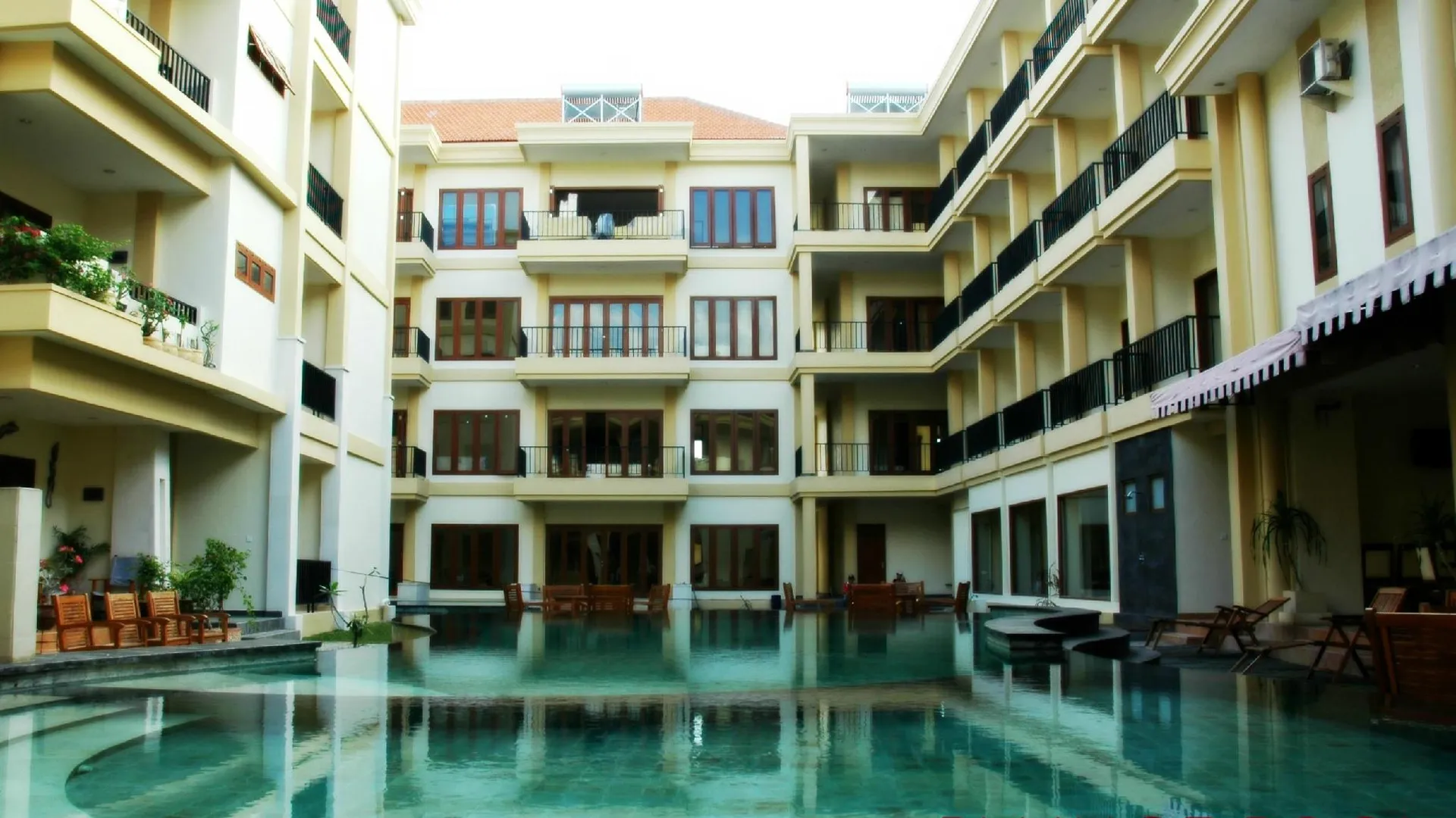 발리 쿠타 타운하우스 아파트먼트 5성급 게스트하우스 전망