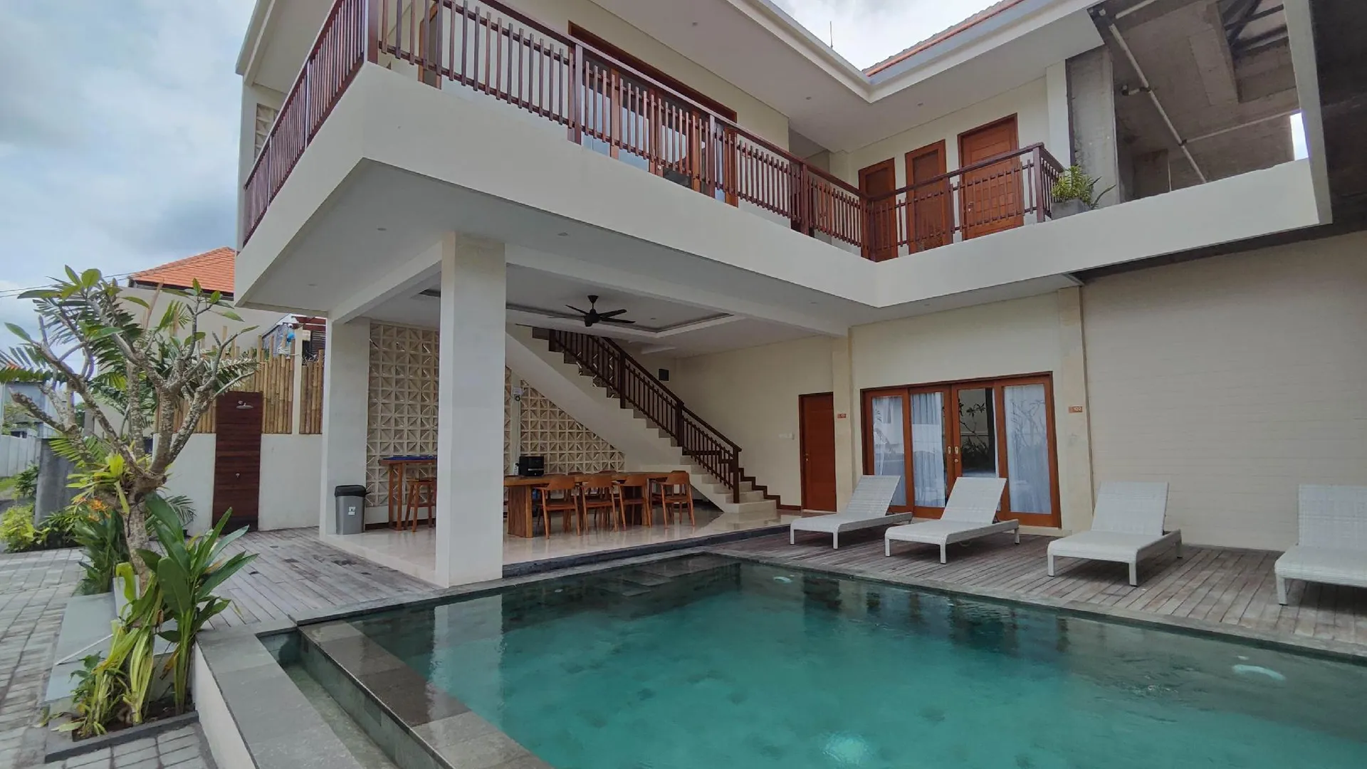 발리 빌라 로베초 에코 비치 5성급 게스트하우스 객실