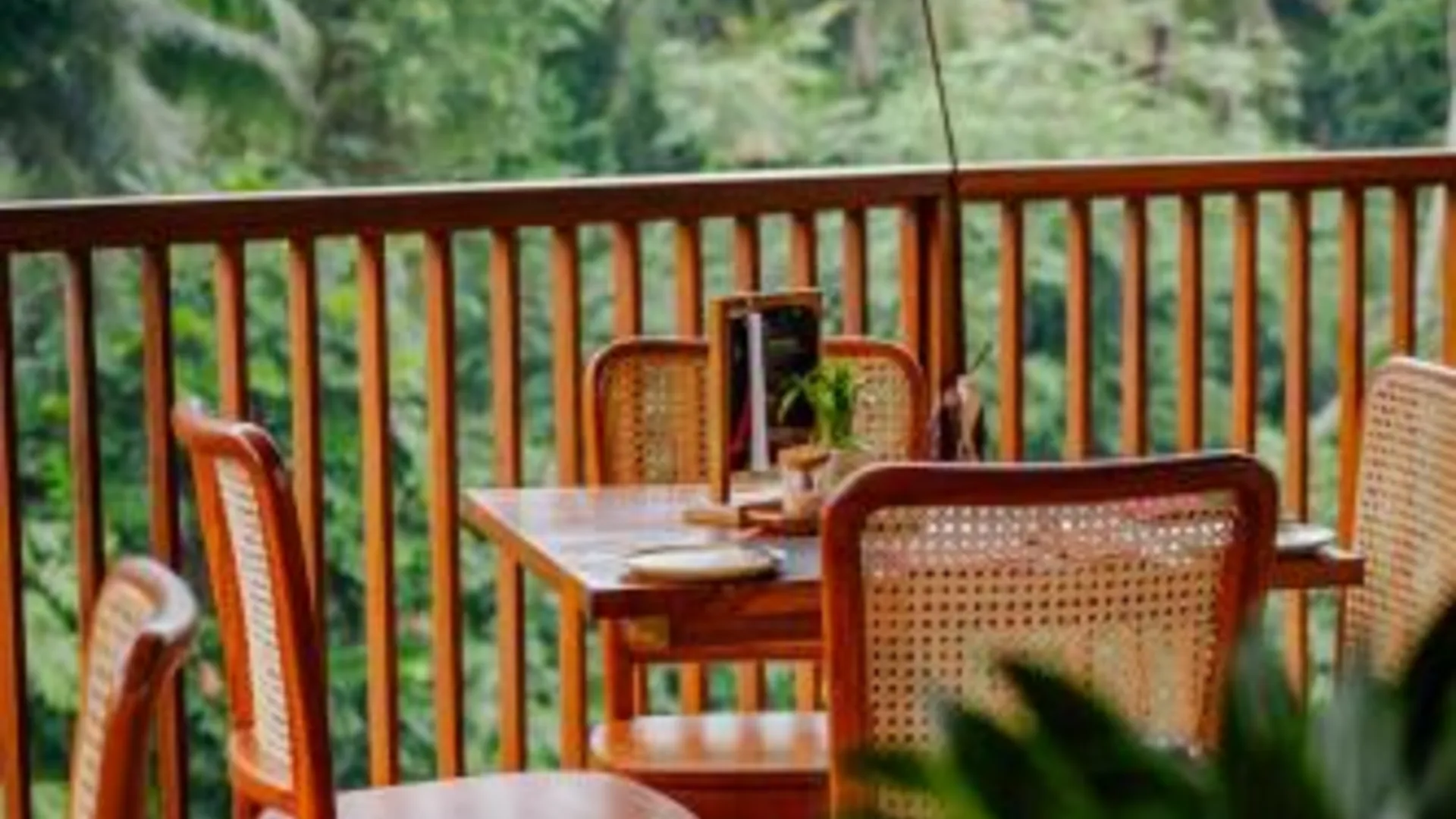 발리 아디와나 우나기 리버프론트 5성급 호텔 객실