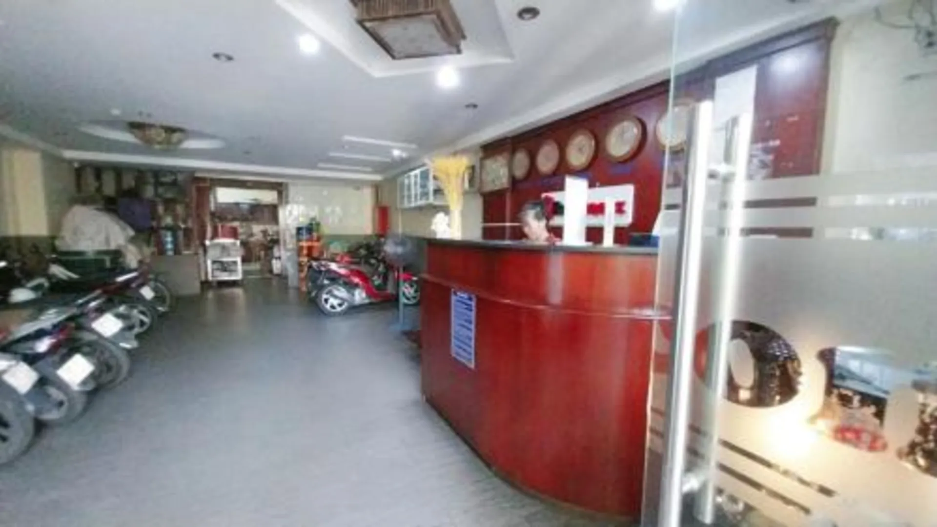 호치민 레드도어즈 플러스 니어 미엔동 버스 스테이션 3성급 호텔 객실