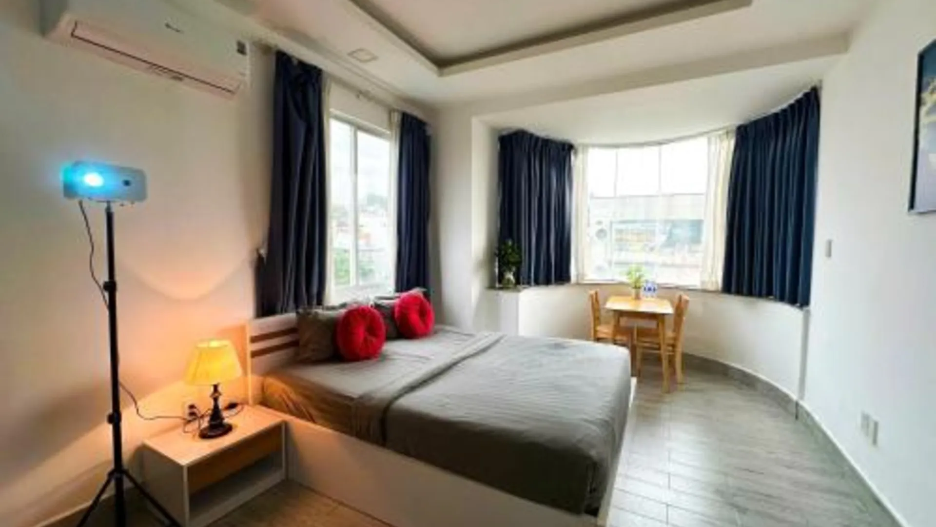 호치민 코지 사이공 선셋 아파트먼트 - 스텝스 투 부이비엔 3성급 호텔 스위트룸