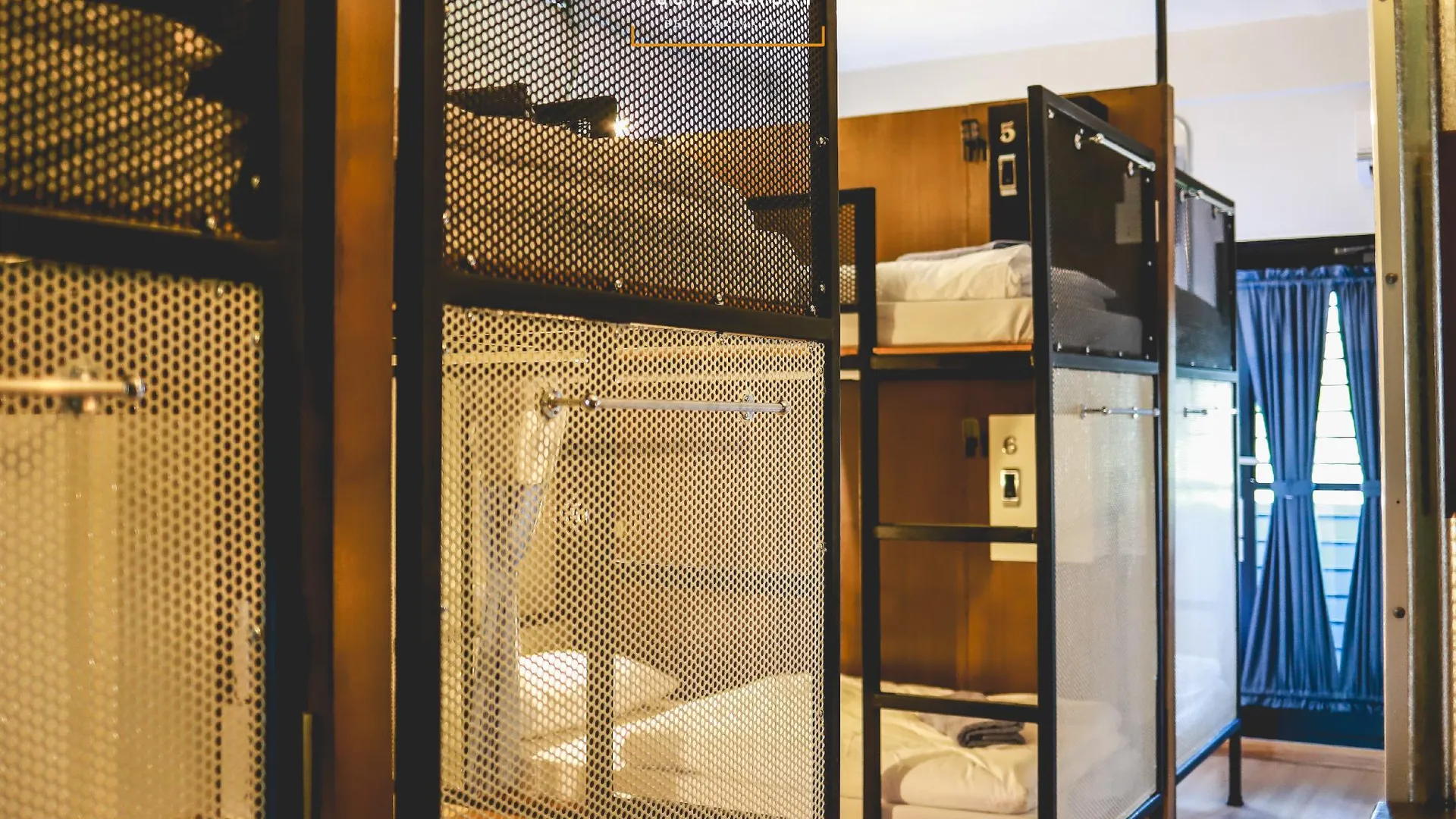 방콕 포스트 팩토리 비앤비 호스텔 2성급 호텔 스위트룸