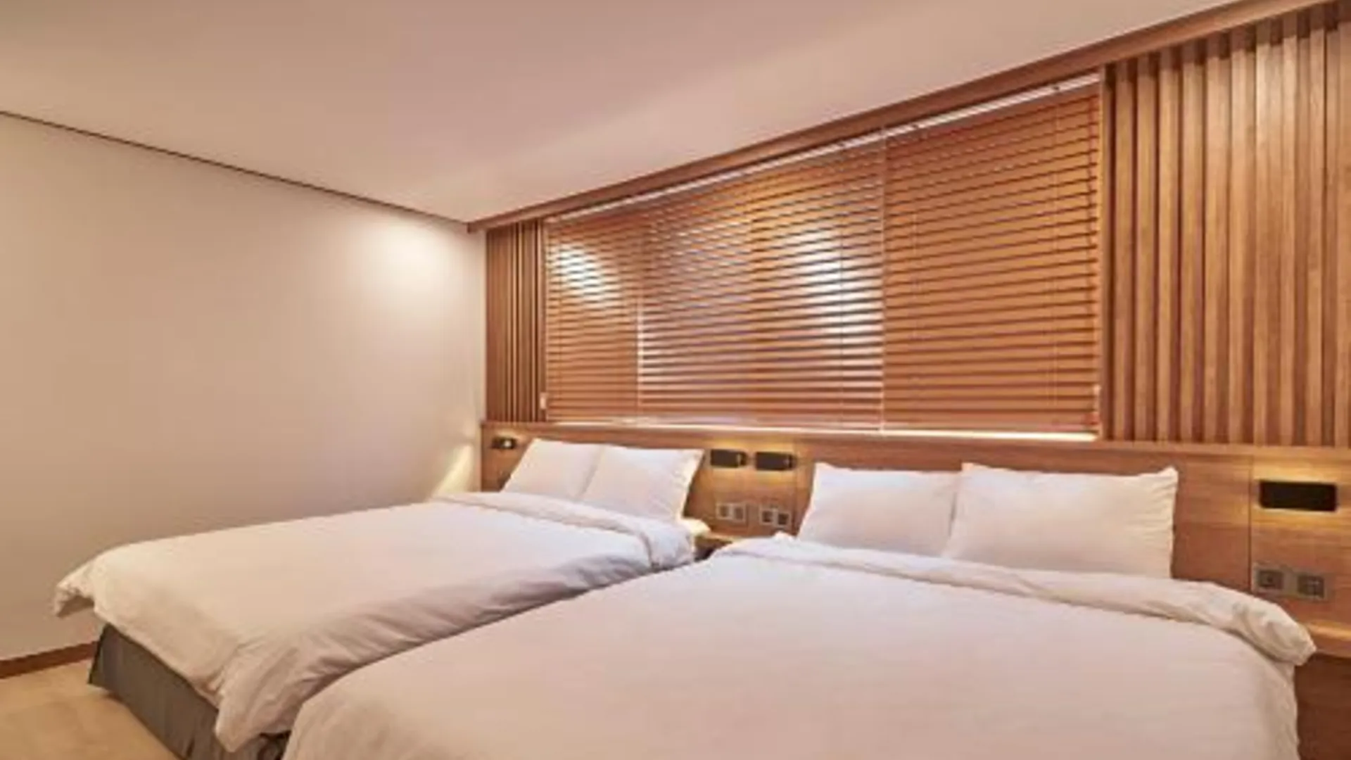 서울 먼데이 크래커 홍대 4성급 호텔 객실