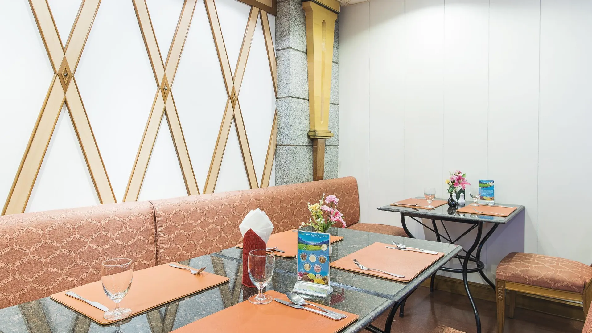 방콕 마제스틱 스위트 호텔 3성급 호텔 수영장