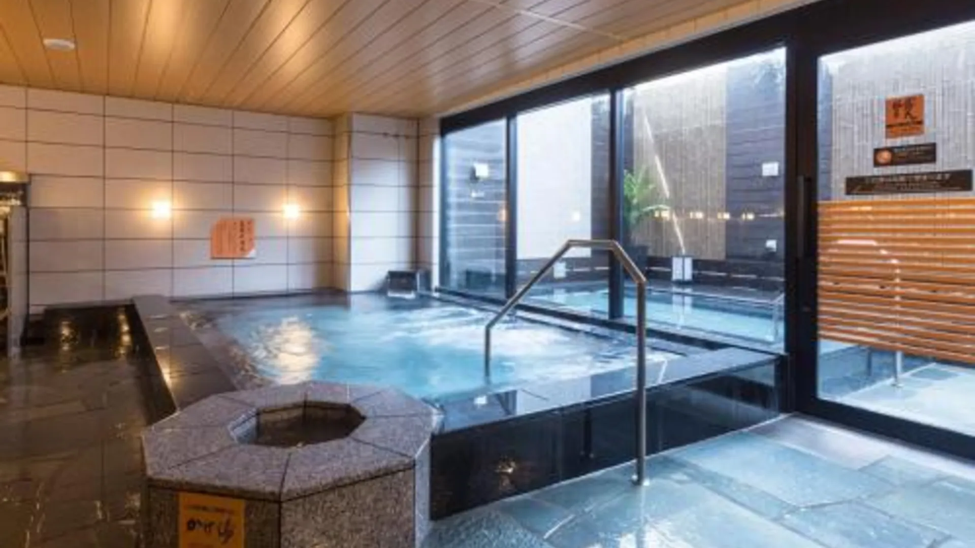 도쿄 / 동경 APA 호텔 앤 리조트 니시신주쿠 고초메 에키마에 타워 3성급 호텔 수영장