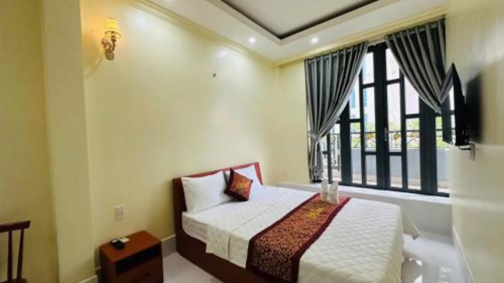 호치민 Khách Sạn Minh Thịnh 호텔 수영장