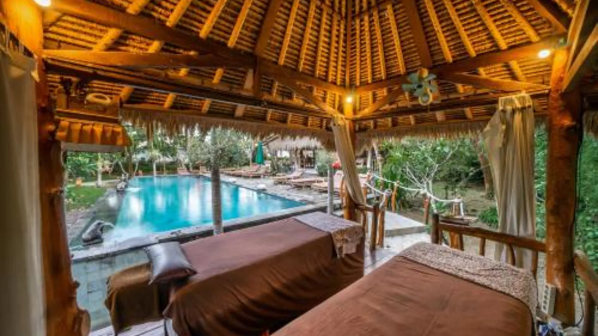 발리 플라워 버드 벙갈로 5성급 게스트하우스 스위트룸