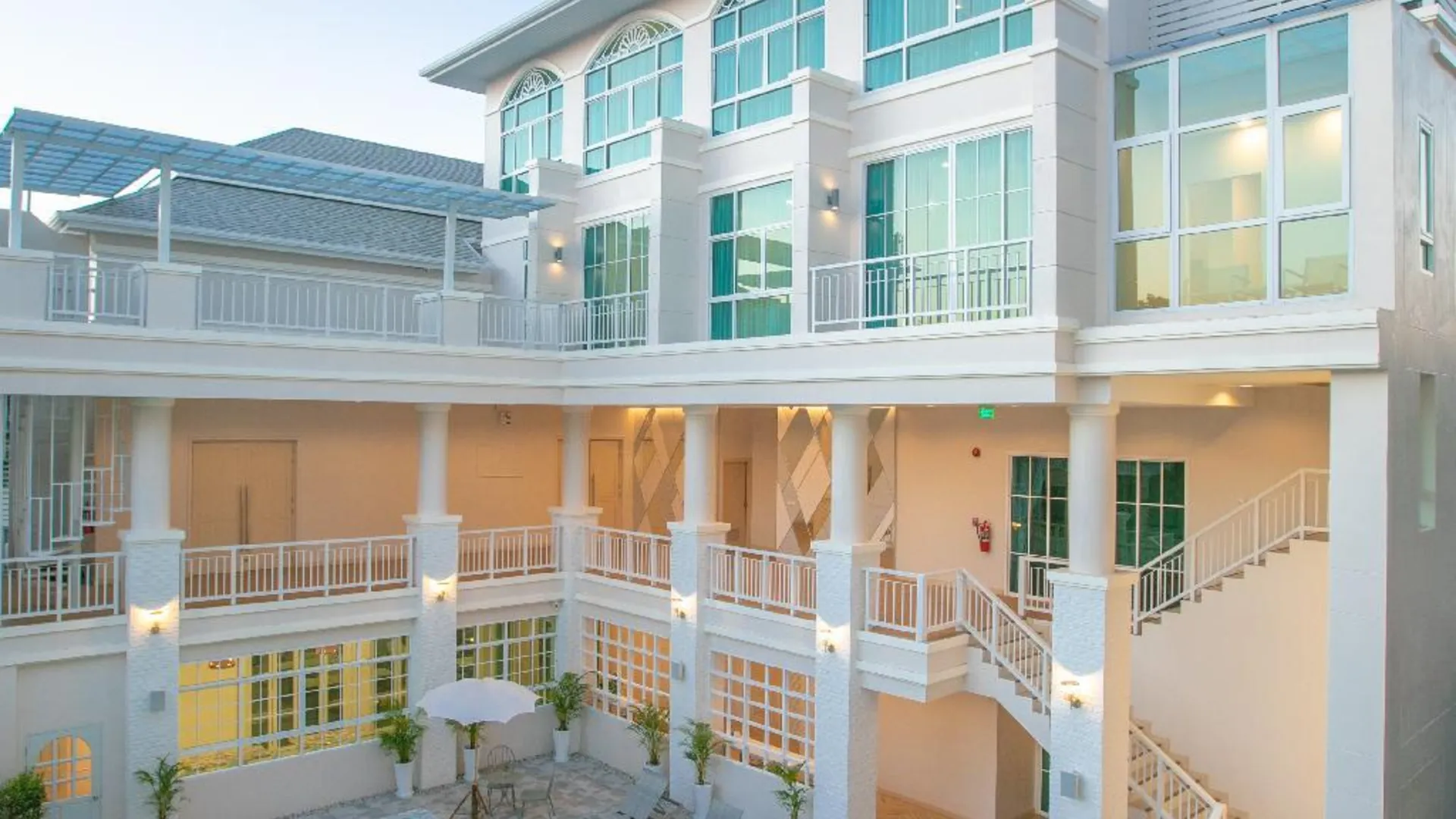 치앙라이 디 허그 호텔 앤 레지던스 4성급 호텔 로비