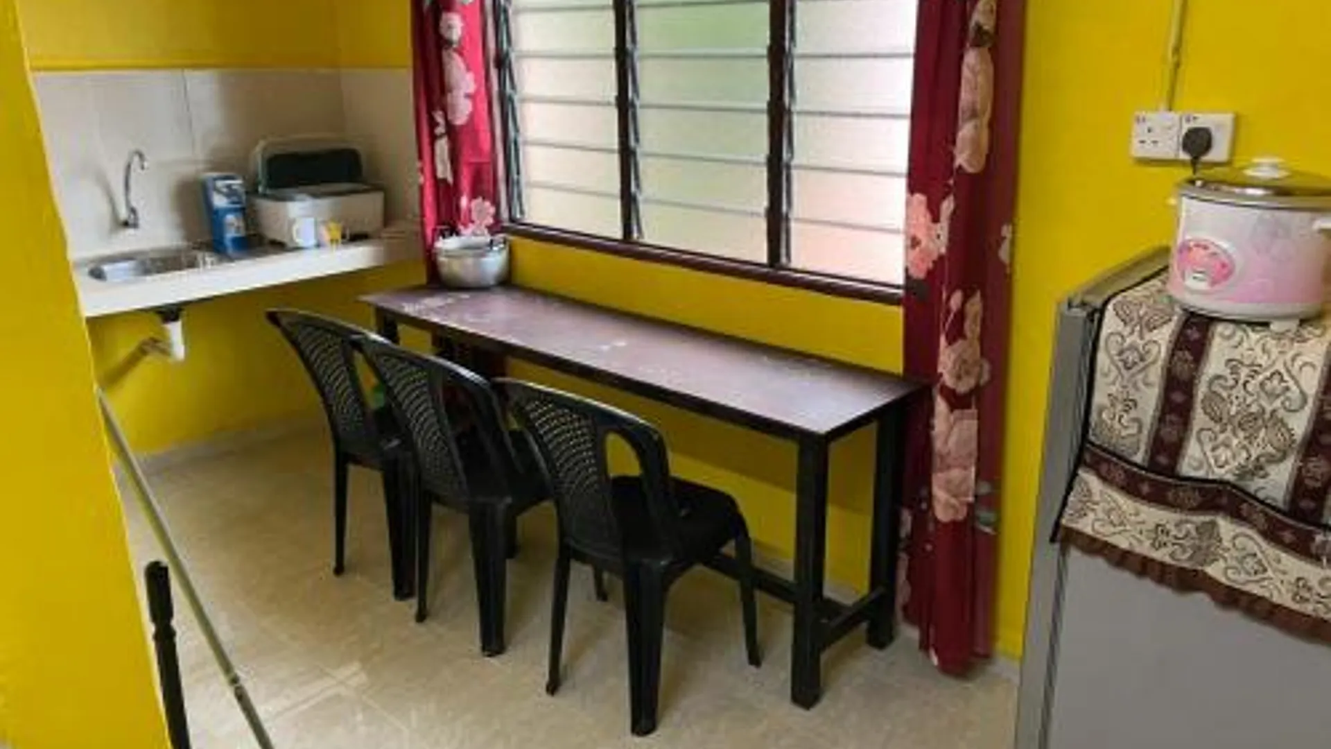 쿠알라테렝가누 Banglo Semi D Villa D Doa Maju 2성급 게스트하우스 레스토랑