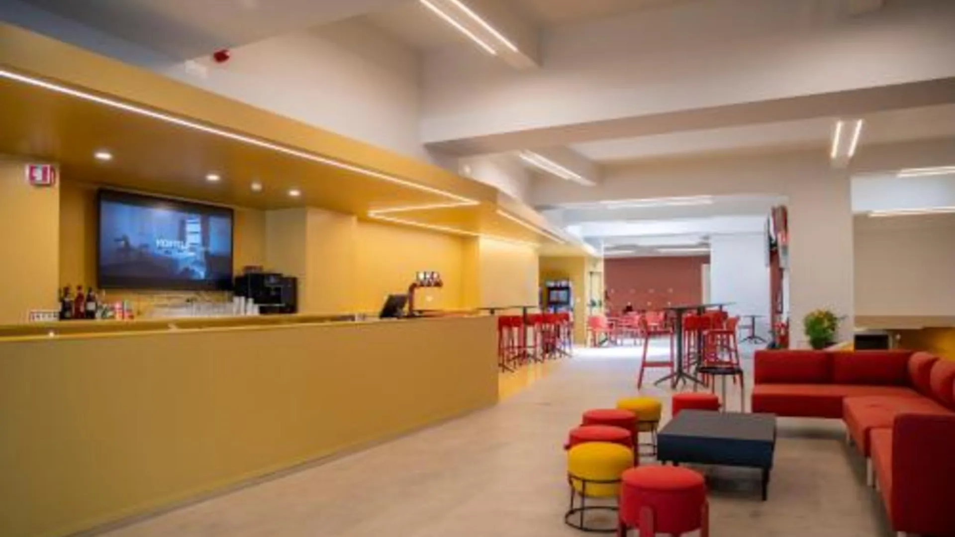 리스본 WOT 노마드 소셜 2성급 호텔 수영장