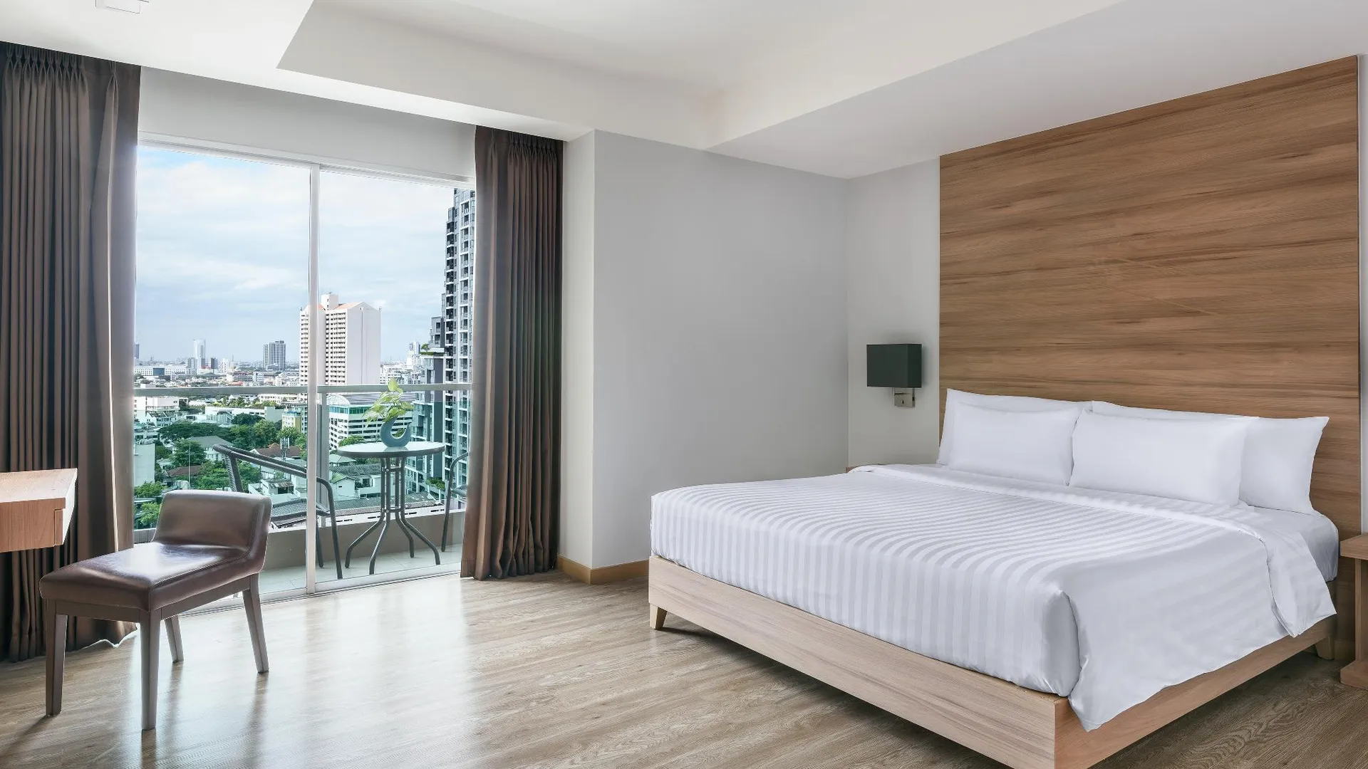 방콕 아델피 그란데 레지던스 4성급 호텔 스위트룸