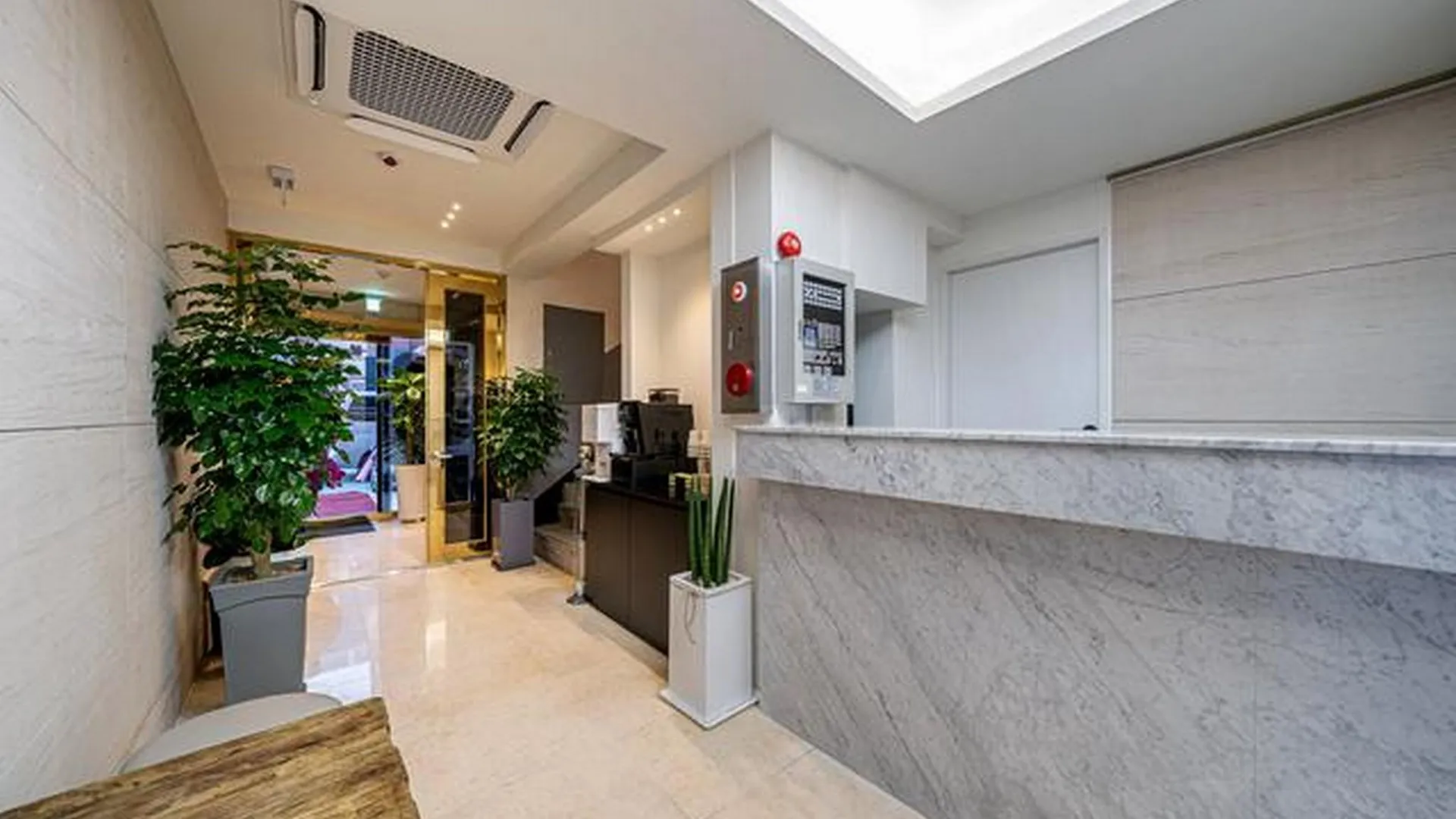 서울 동대문역사문화공원역 라온 2성급 호텔 외관