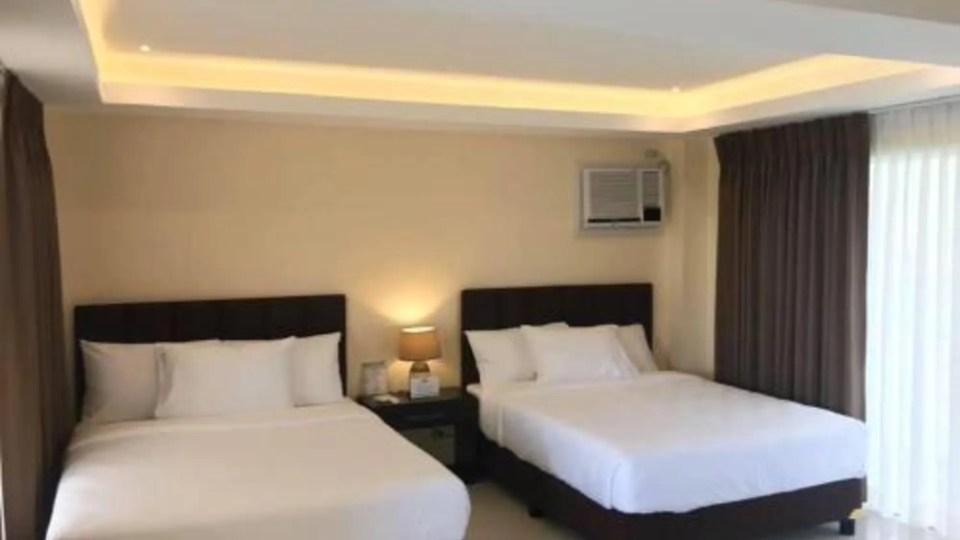 세부 파파킷스 마리나 앤 피싱 라군 파워드 바이 코코텔 2성급 호텔 스위트룸