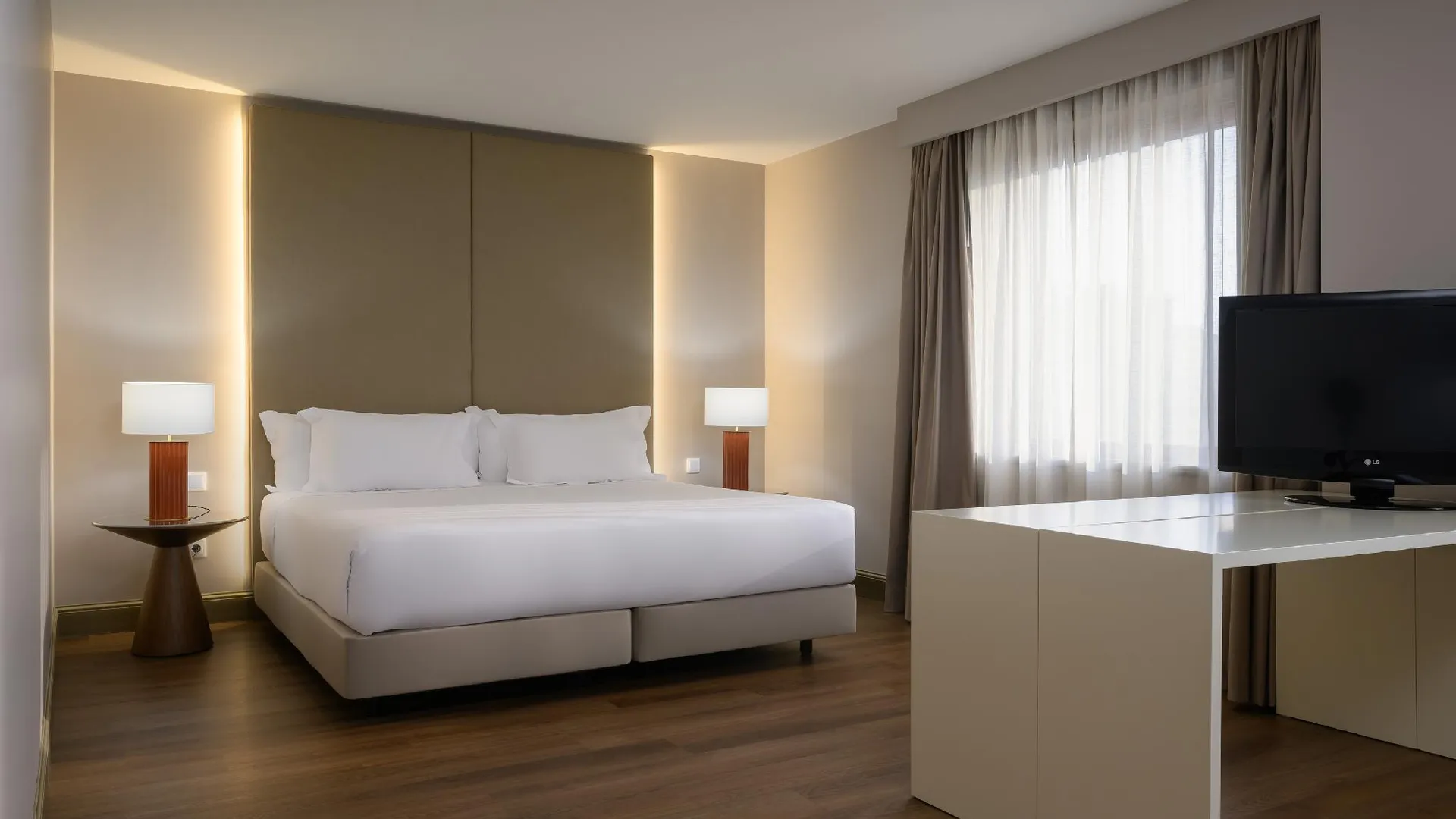 코임브라 Hotel Coimbra Aeminium, Affiliated by Meliá 4성급 호텔 스위트룸