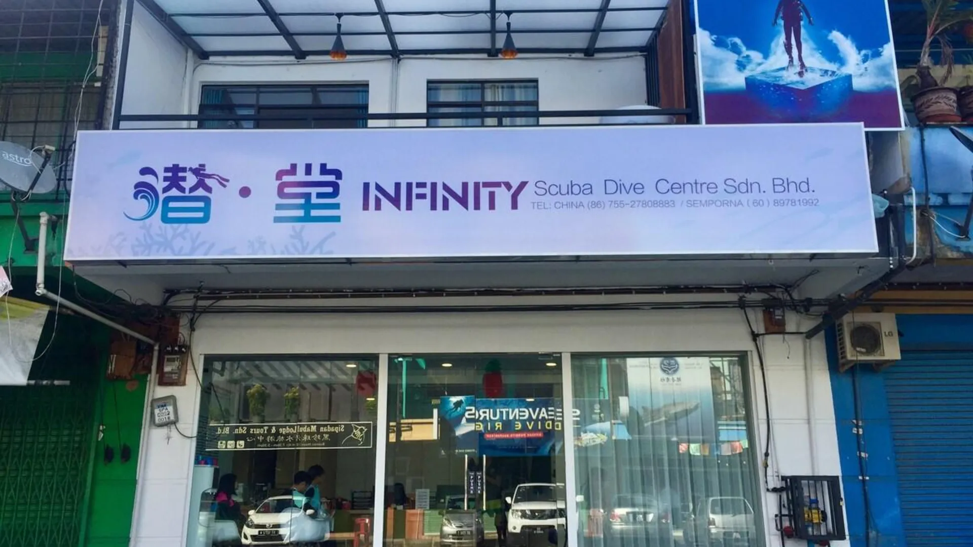 셈포르나 타맨 반다르 셈포르나의 프라이빗 하우스 (m², 침실 1개, 프라이빗 욕실 1개) 1성급 싱글룸 레스토랑