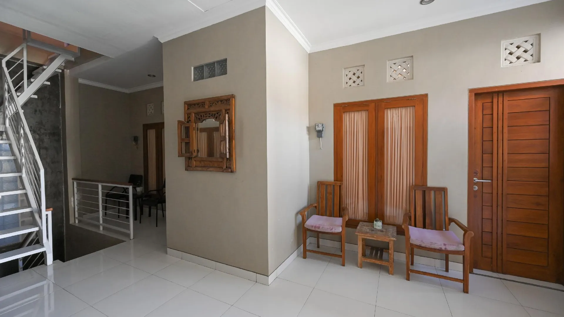 발리 레드도어즈 메르타사리 비치 근처 2 2성급 호텔 전망