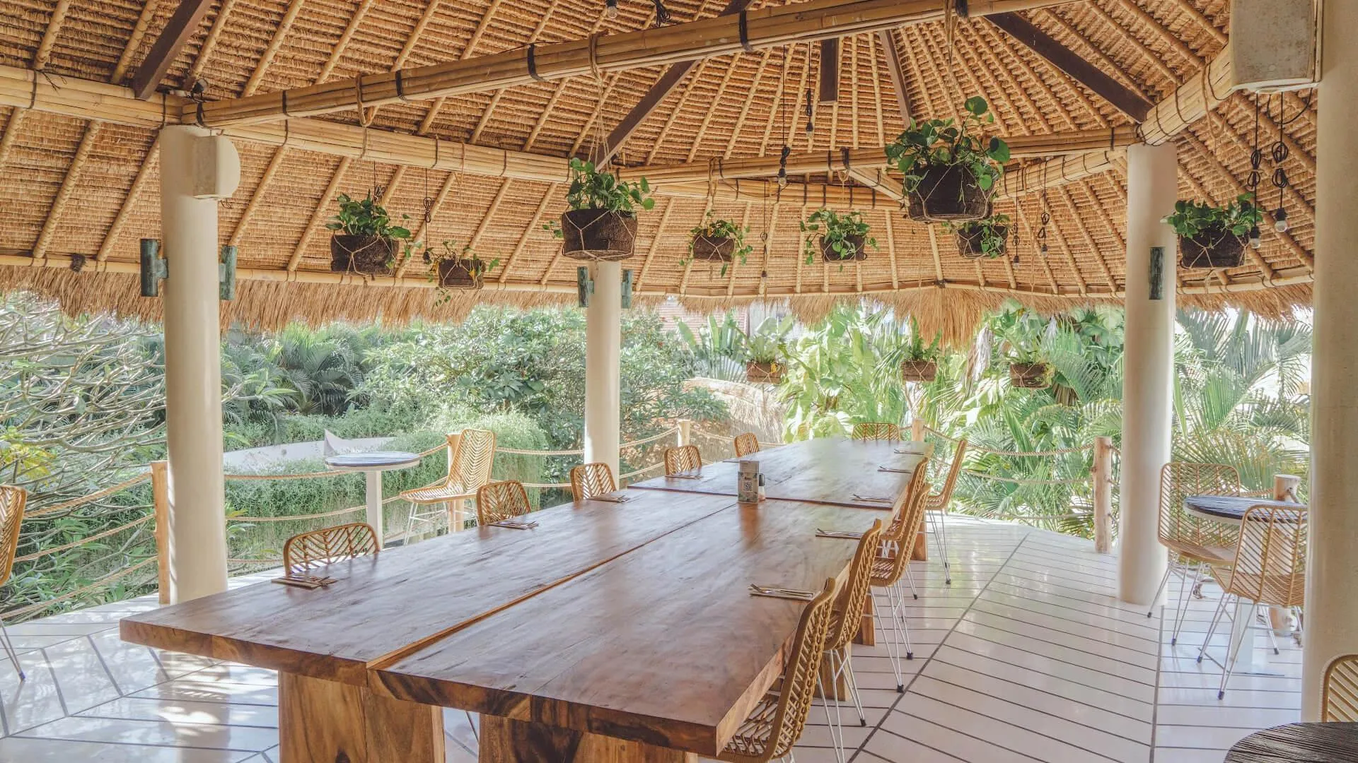 발리 더 그린 룸 짱구 3성급 호텔 레스토랑