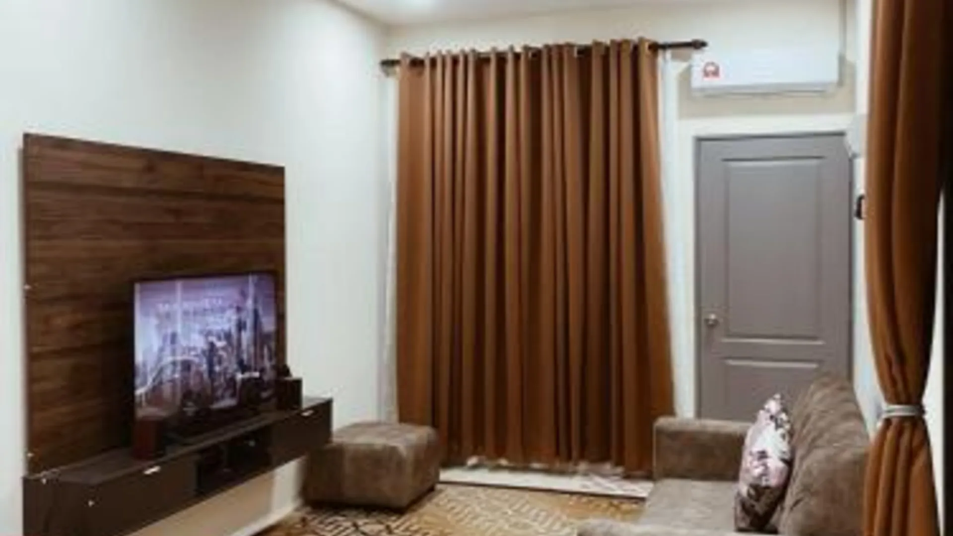 이포 탄중 람부탄의 프라이빗 하우스 (m², 침실 3개, 프라이빗 욕실 2개) 3성급 게스트하우스 스위트룸