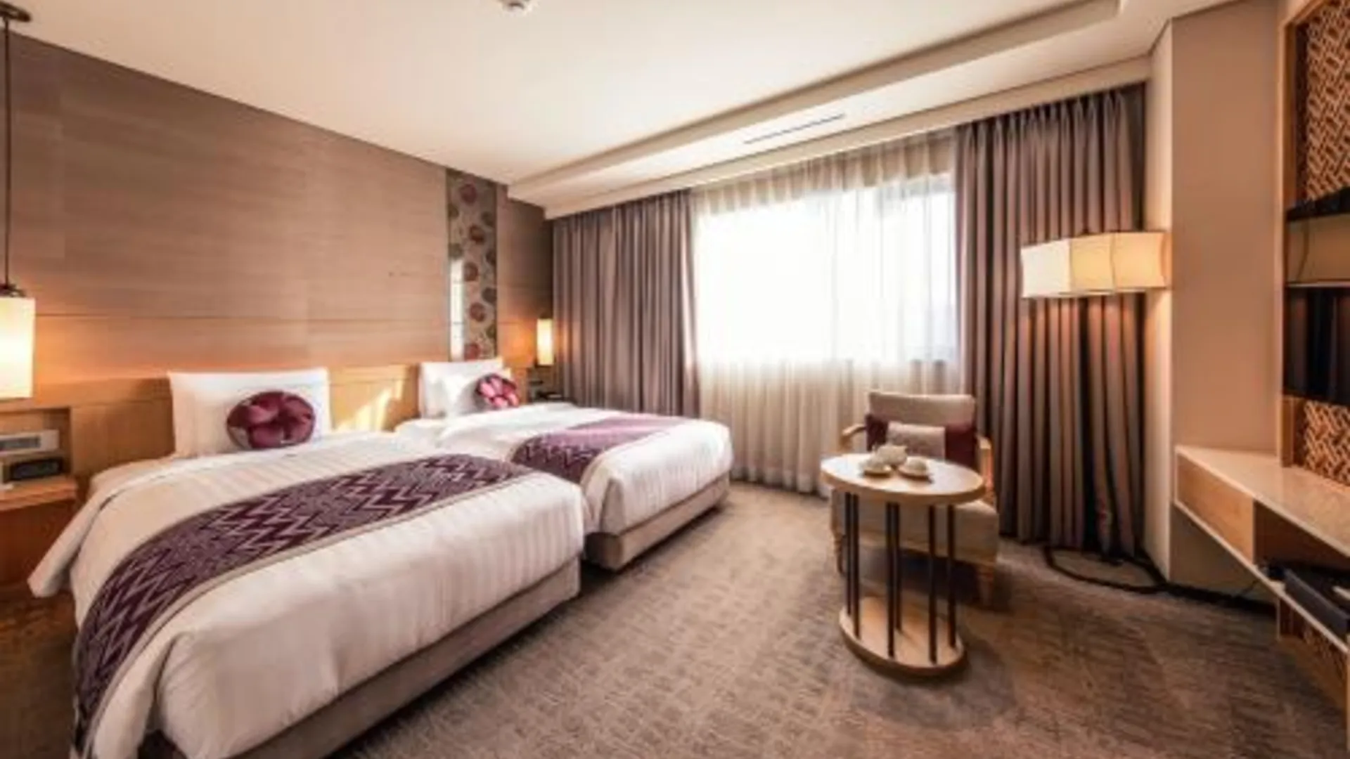 서울 로얄호텔 서울 4성급 호텔 스위트룸