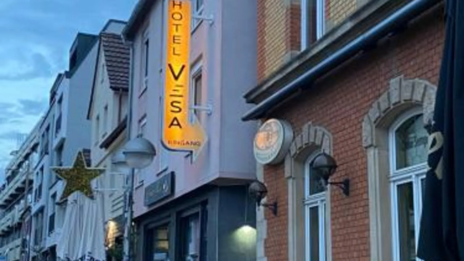 진델핑겐 Hotel Vesa 호텔 외관