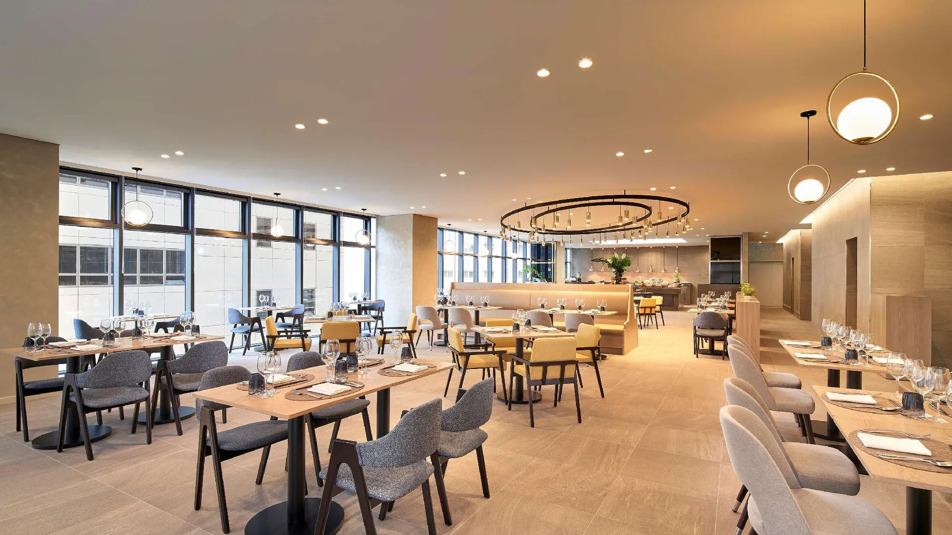 서울 힐튼 가든 인 서울 강남 4성급 호텔 수영장