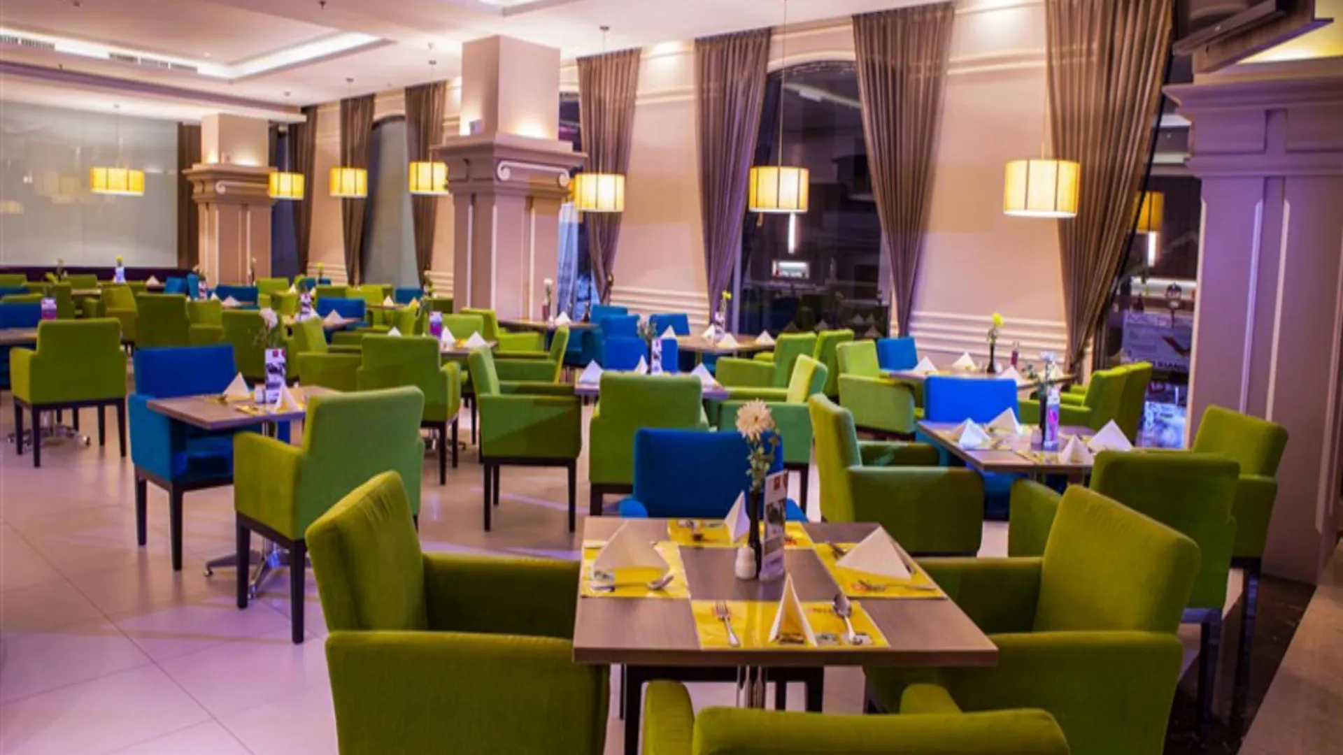 마카사르 M-Regency Makassar 3성급 호텔 수영장