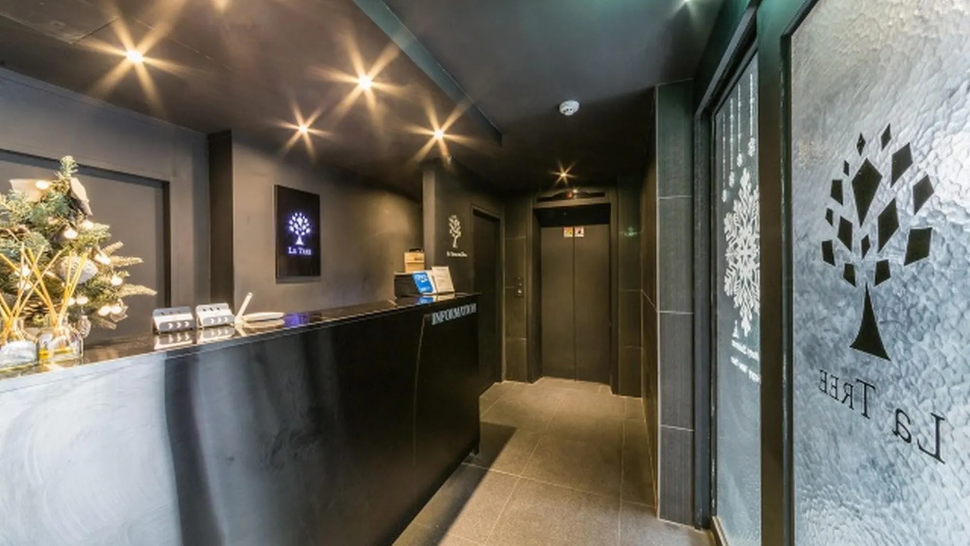 서울 신사 라 트리 호텔 로비