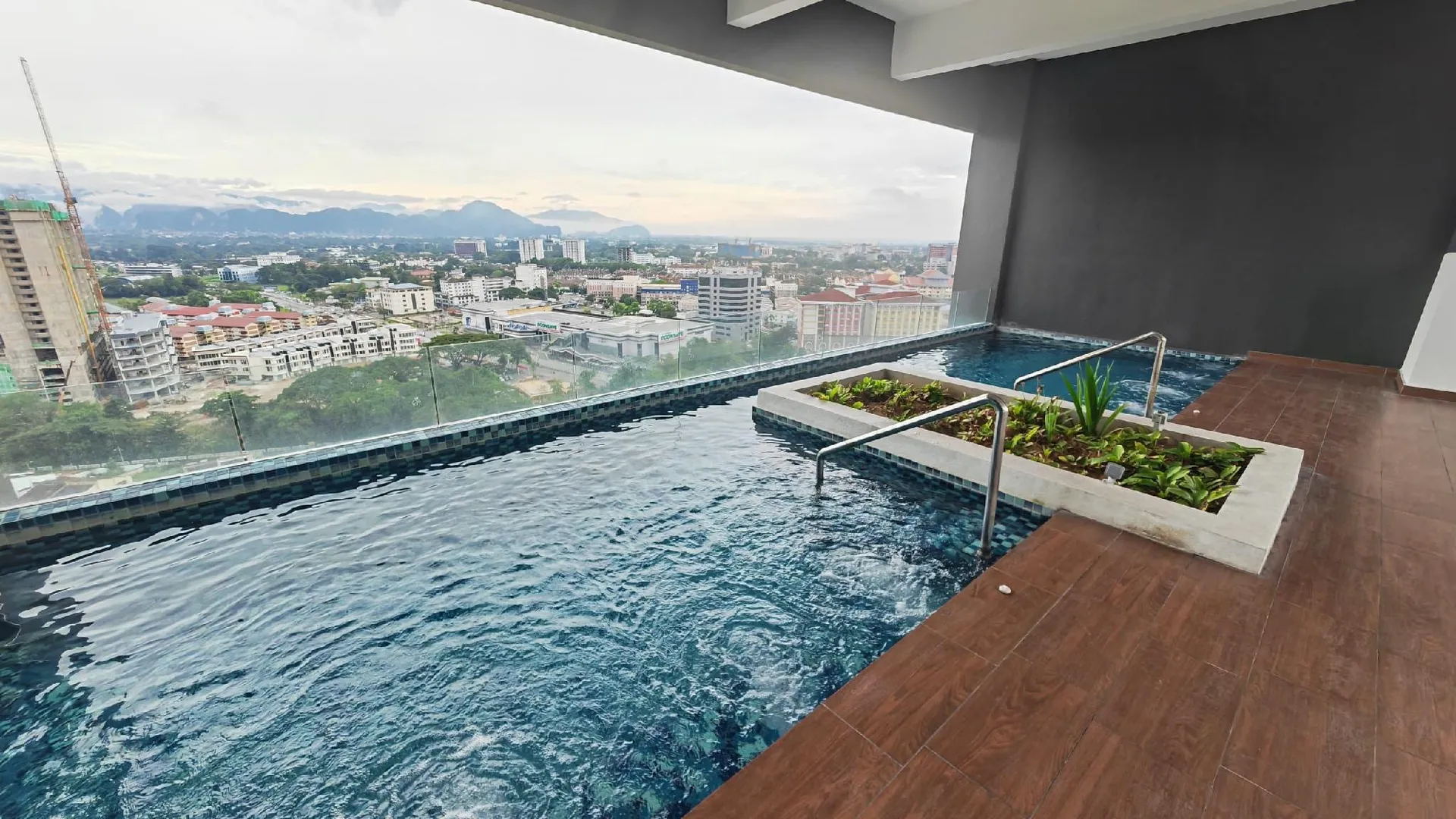 이포 캄풍 자와의 프라이빗 하우스 (100m², 침실 4개, 프라이빗 욕실 2개) 3성급 게스트하우스 로비