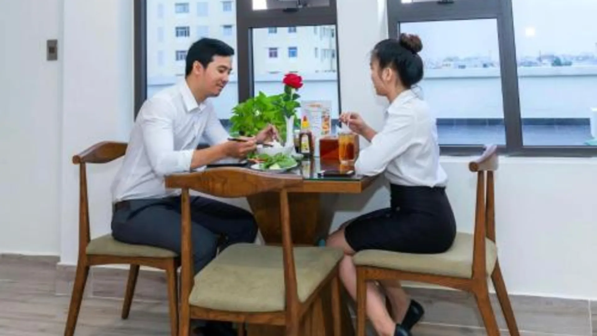 호치민 호아 데 냇 - 산 베이 떤 썬 냇 2성급 호텔 스위트룸