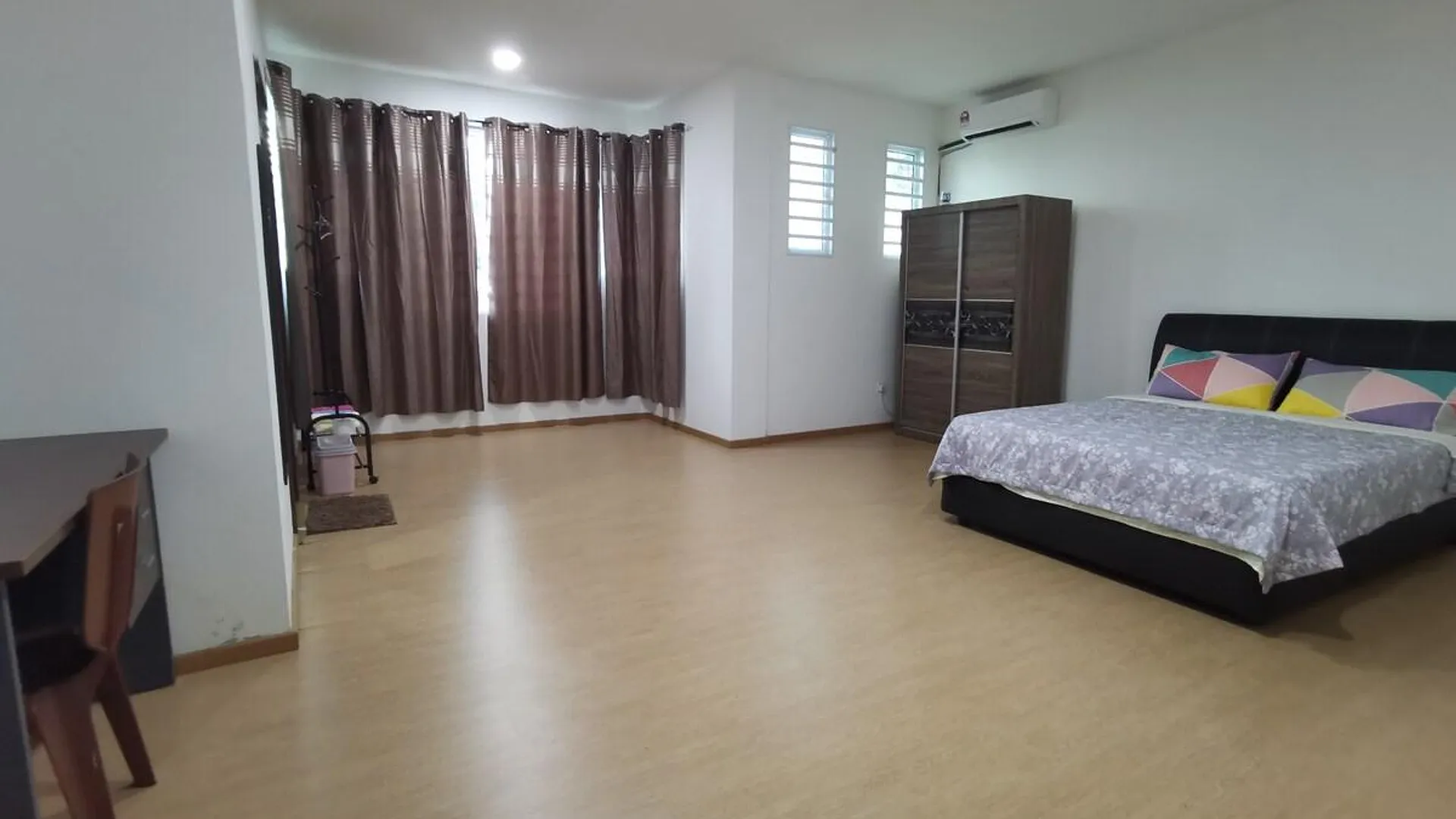 미리 커머셜 센터의 프라이빗 하우스 (2000m², 침실 4개, 프라이빗 욕실 4개) 2성급 싱글룸 부대시설