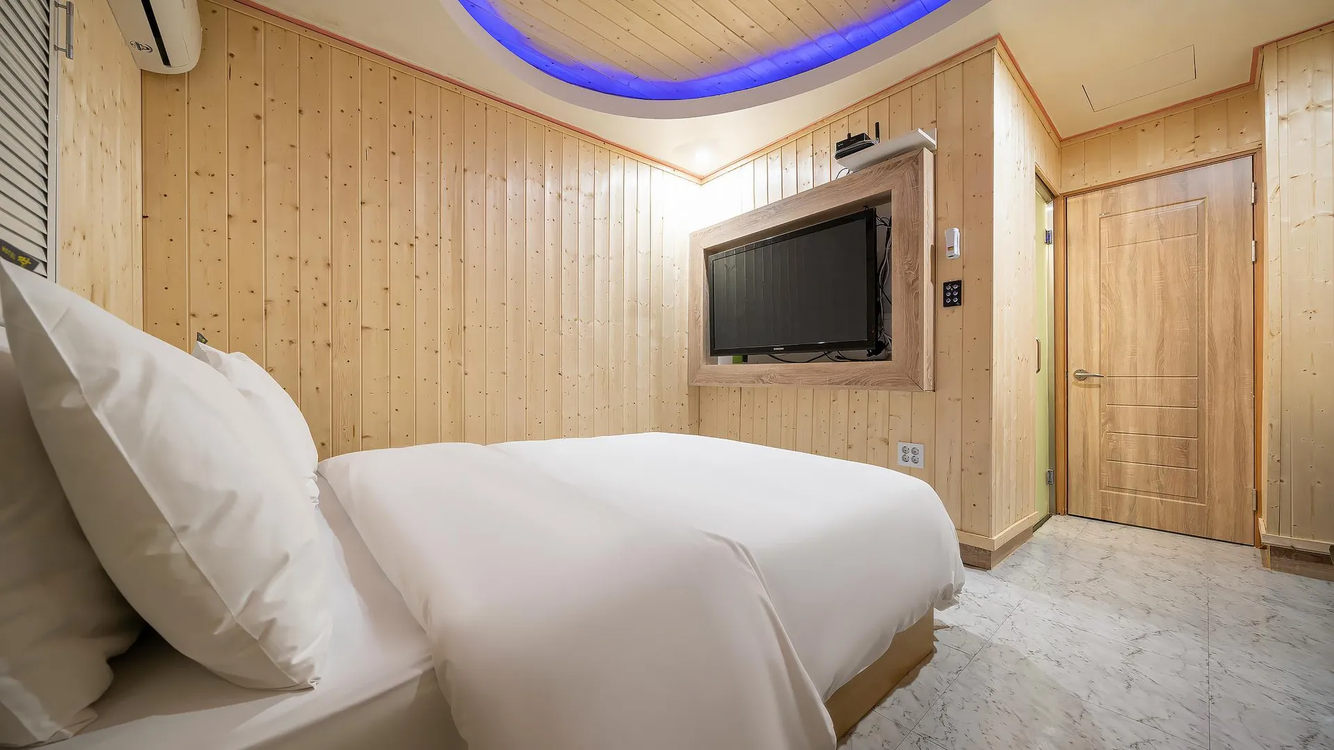 서울 신사 짝 2성급 호텔 객실