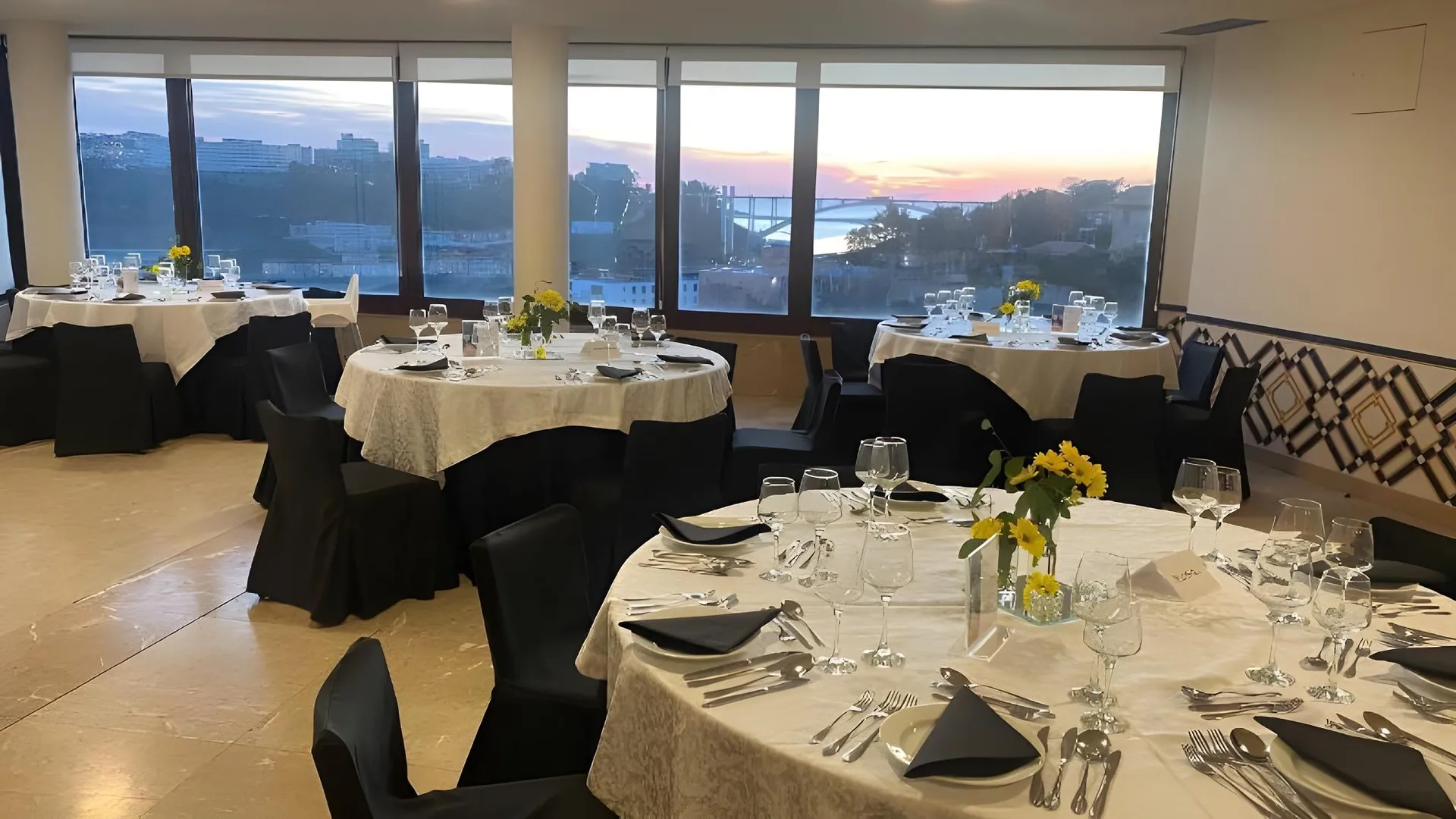 포르투 Vilar Oporto Hotel 3성급 호텔 외관