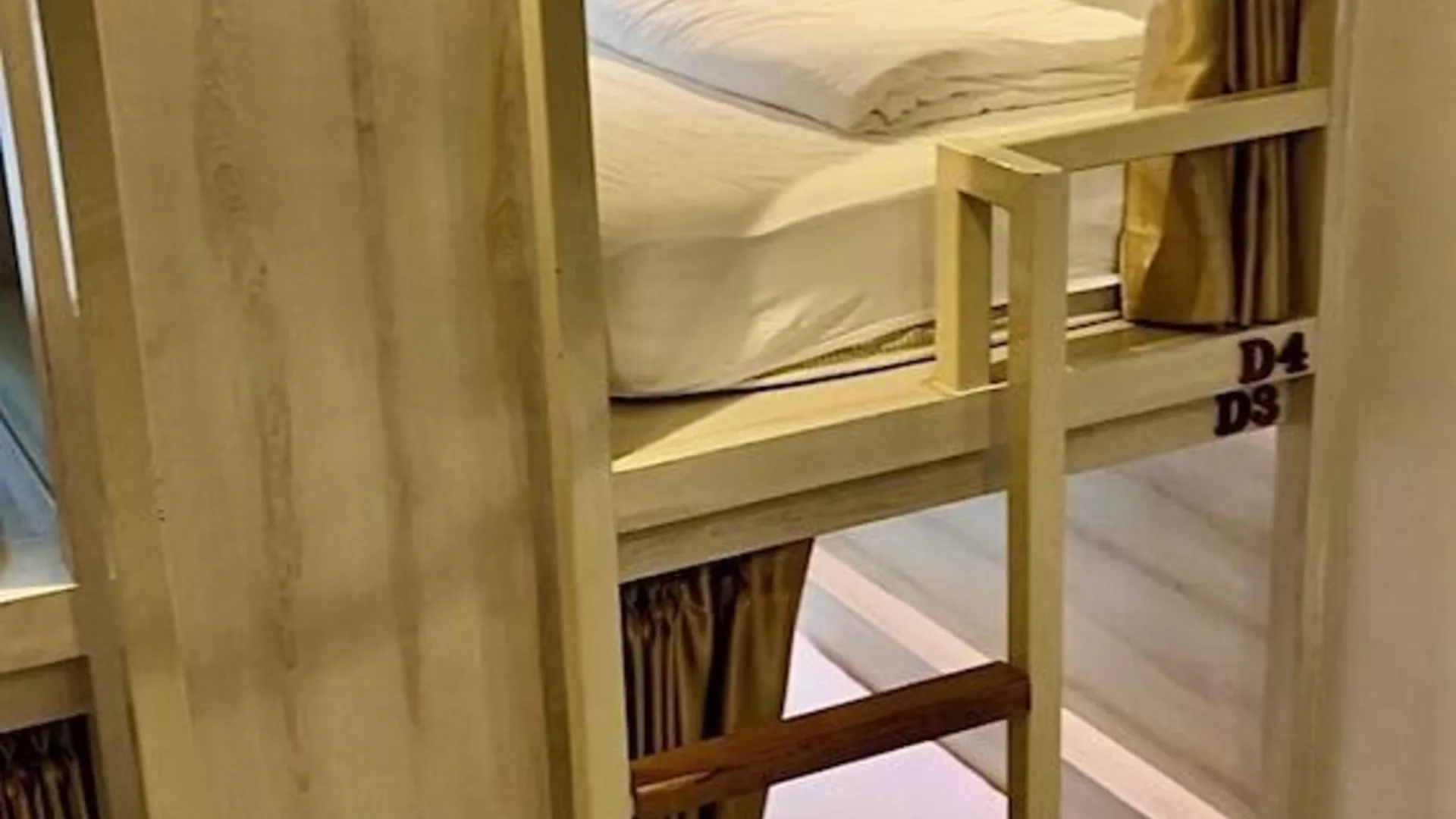 방콕 Mariya Lady Hostel At Suvarnabhumi Airport - Female Only 2성급 호텔 스위트룸