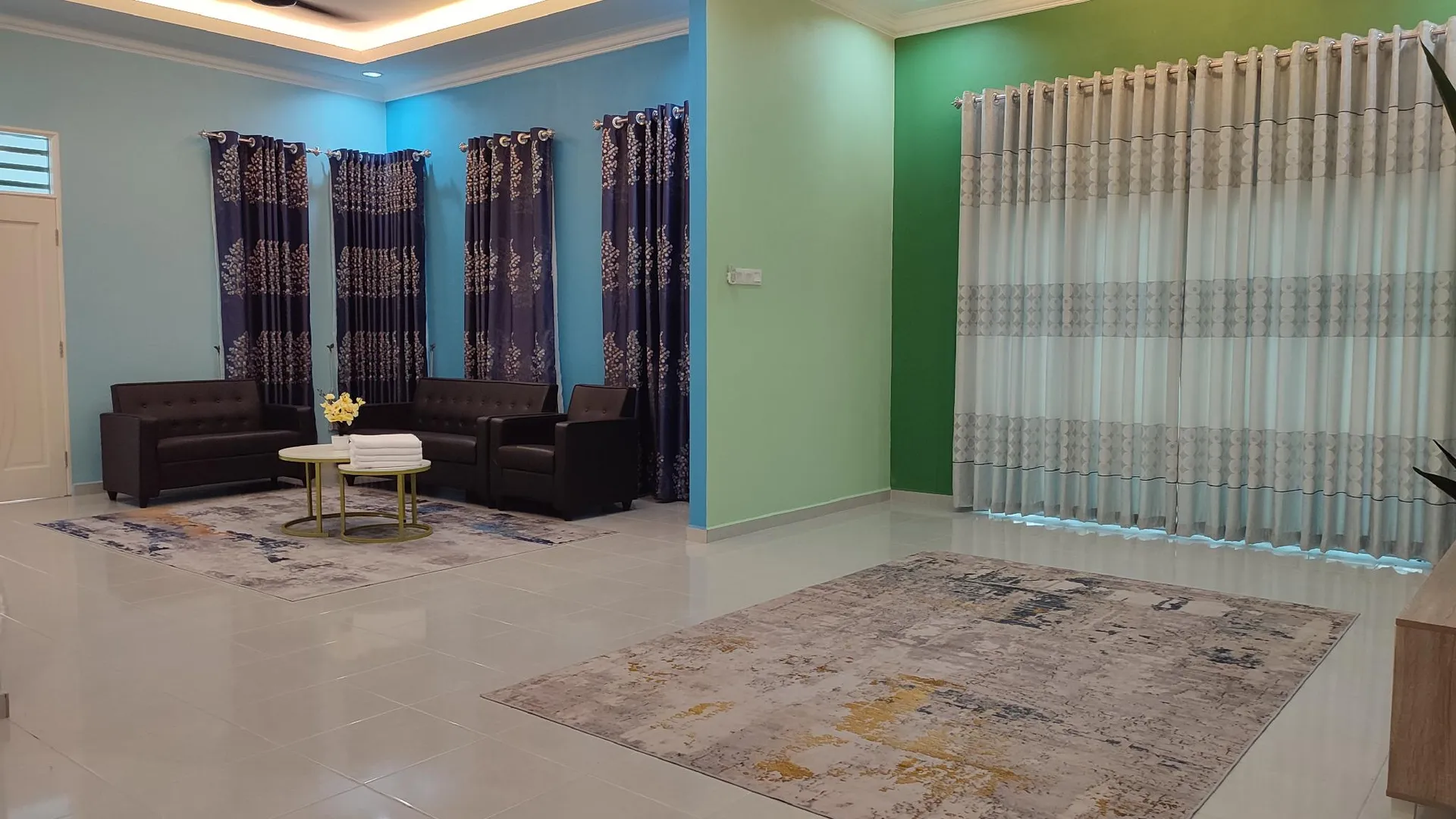 란타우 판장 캄풍 바캇 훌루의 방갈로 (550m², 침실 3개, 프라이빗 욕실 2개) 4성급 게스트하우스 레스토랑