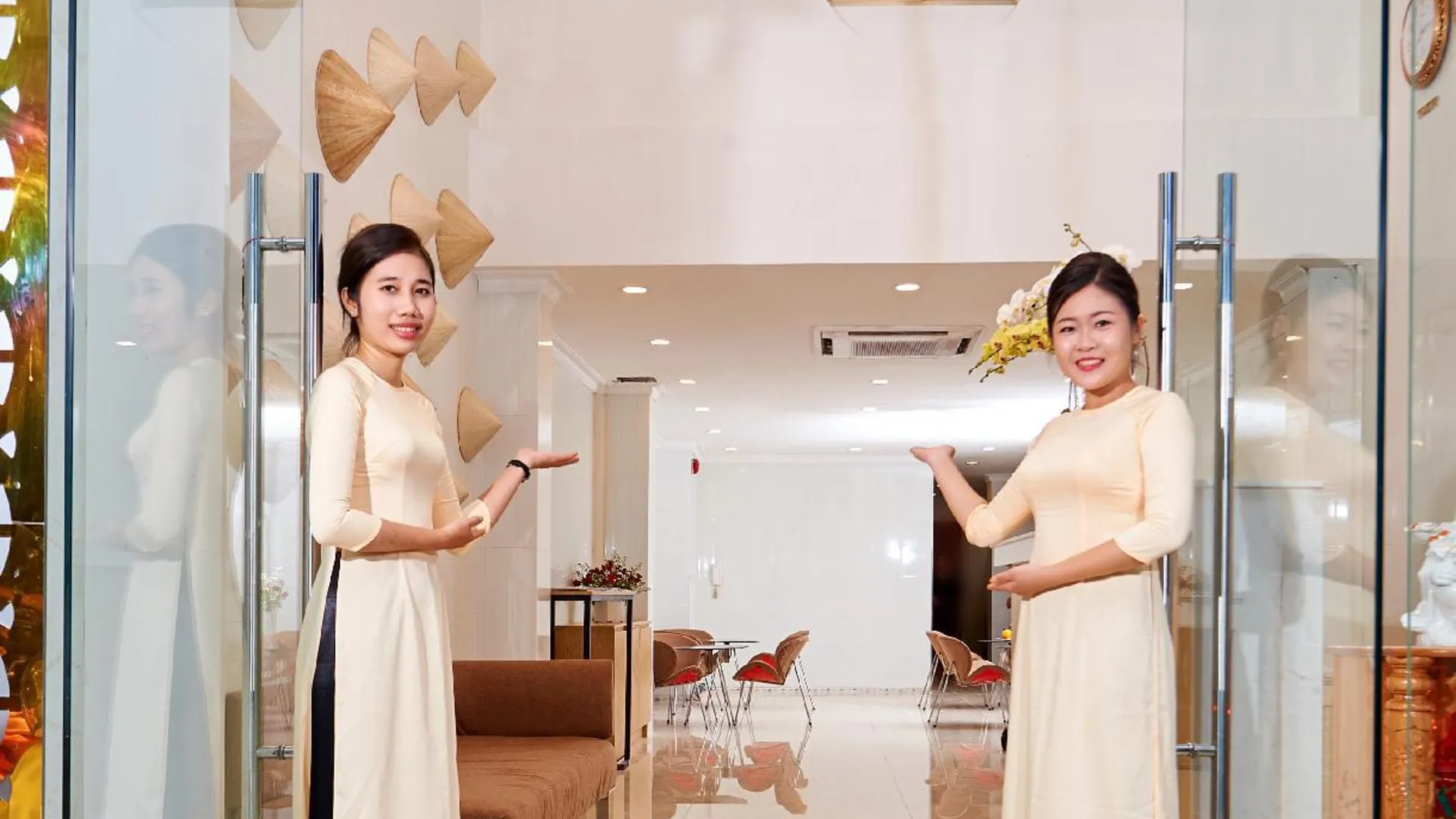 호치민 사이공 참 호텔 2성급 호텔 외관