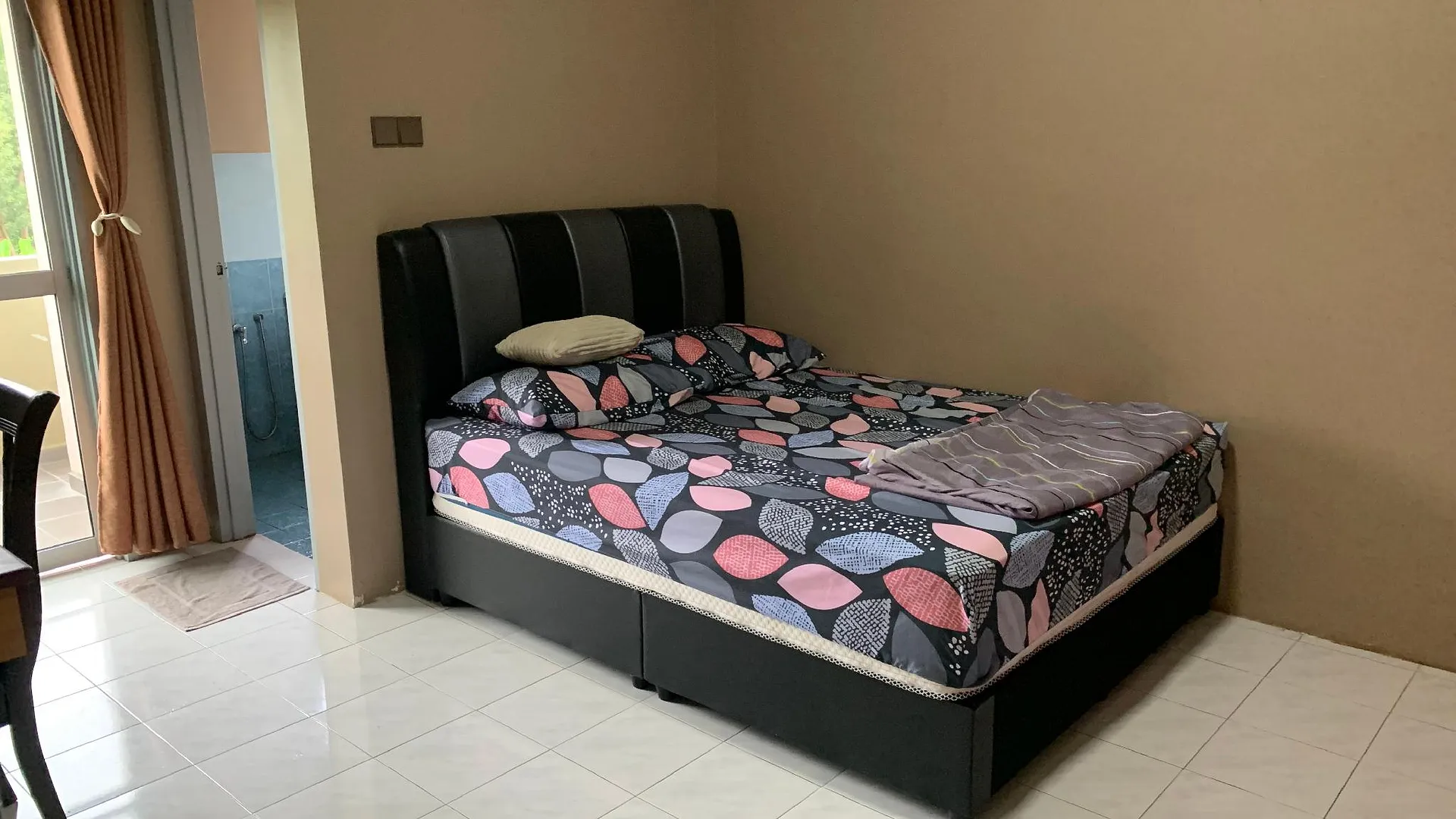 쿠알라테렝가누 쿠알라 이바이의 아파트먼트 (600m², 침실 3개, 프라이빗 욕실 2개) 2성급 싱글룸 레스토랑