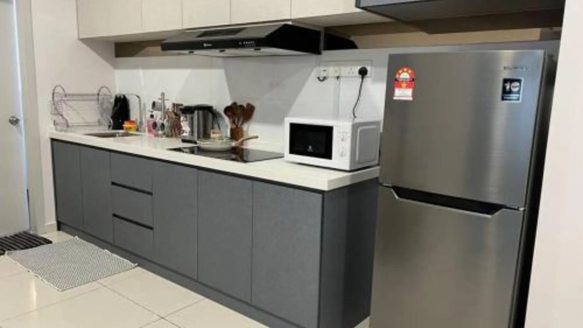 이포 캄풍 자와의 아파트먼트 (100m², 침실 3개, 프라이빗 욕실 2개) 4성급 게스트하우스 외관