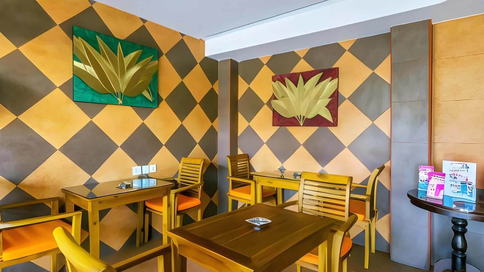 발리 쿠타 사리 하우스 2성급 호텔 외관