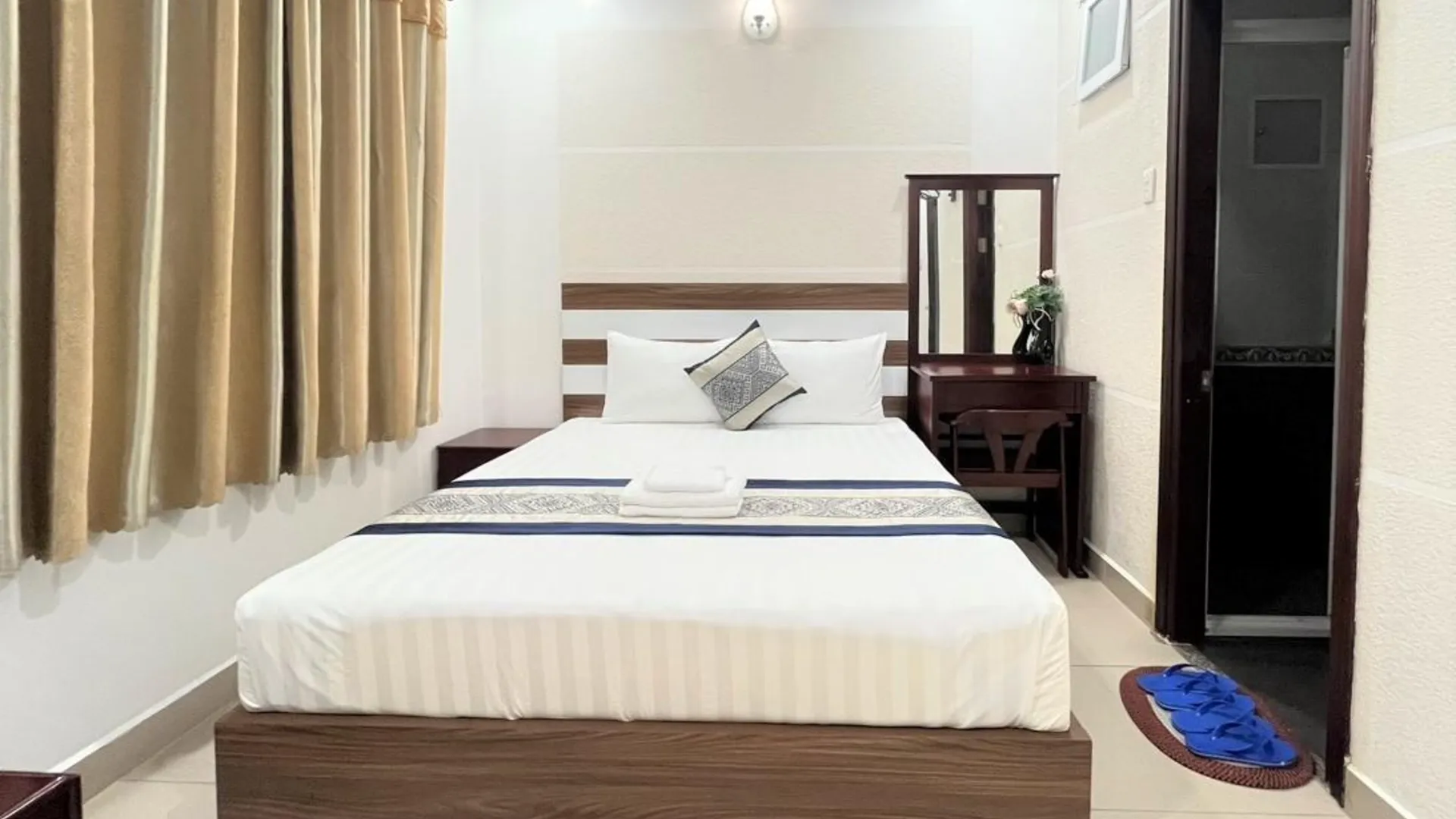 호치민 딘딘 2 에어포트 호텔 2성급 호텔 스위트룸