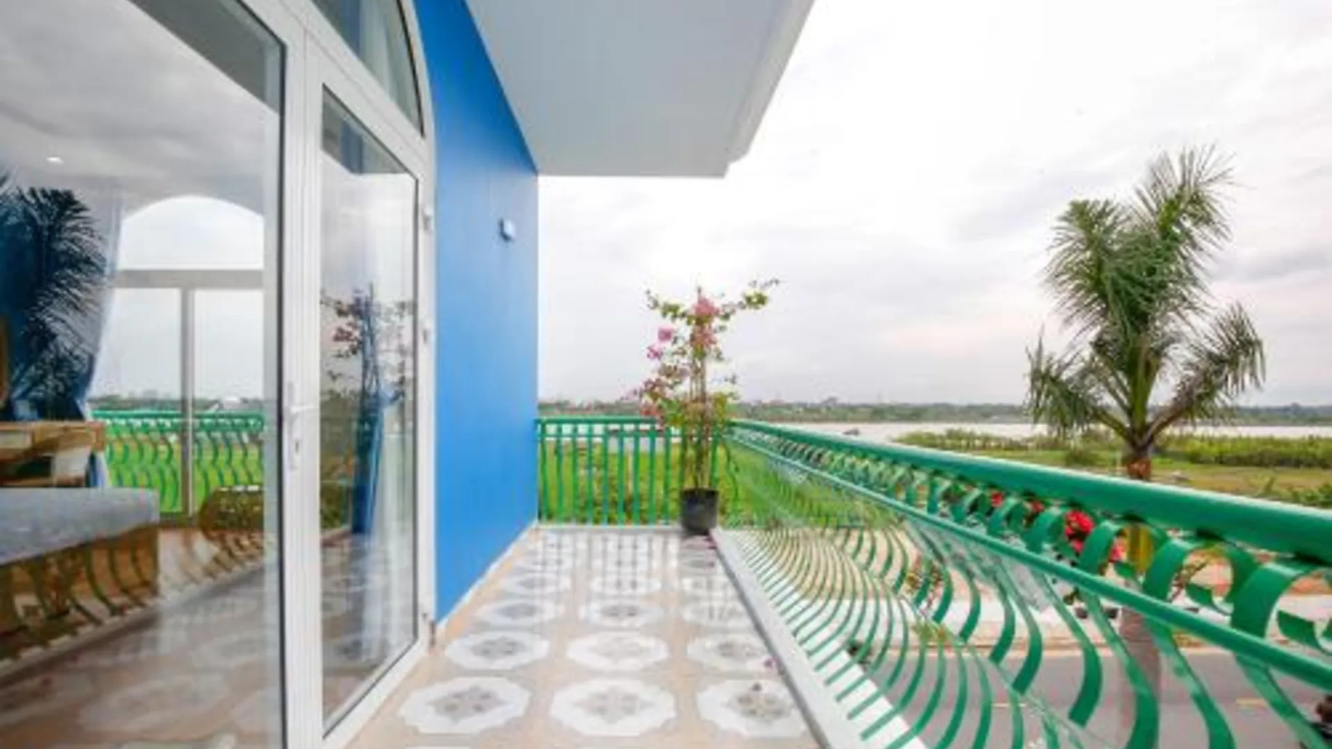 다낭 산토리니 하우스 앤 커피 2성급 호텔 외관