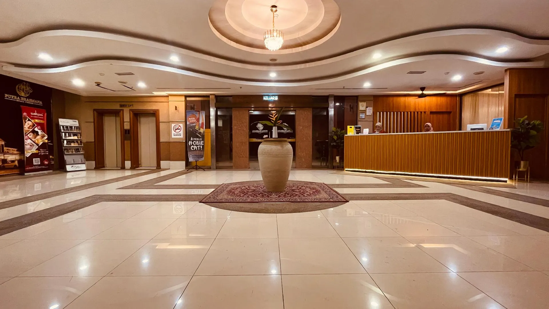 캉가르 푸트라 브라스마나 호텔 2성급 호텔 레스토랑