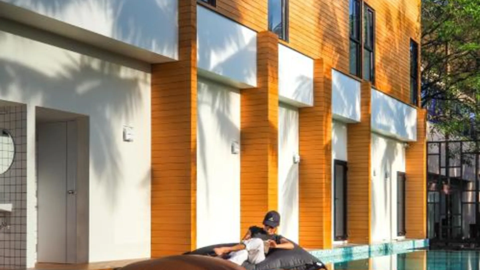 푸켓 북 어 베드 포스텔 3성급 호텔 외관