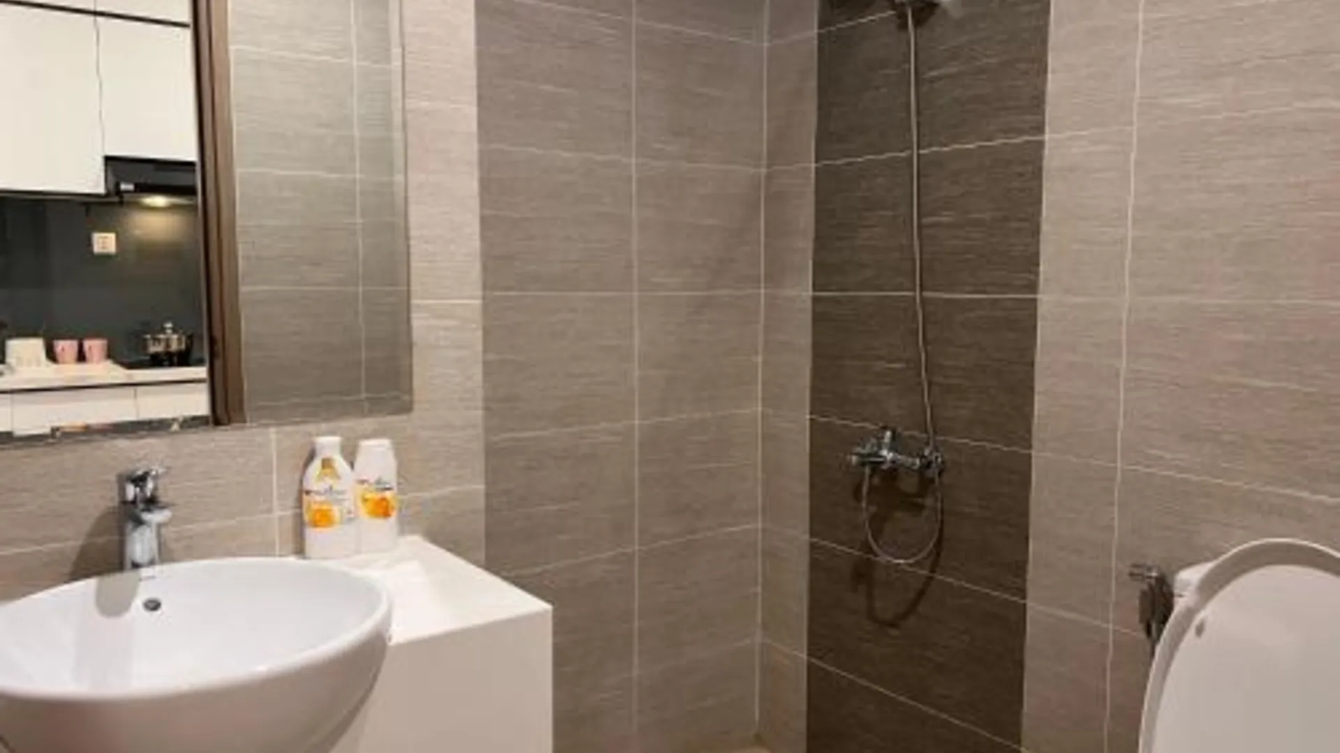 호치민 9군의 프라이빗 하우스 (35m², 침실 1개, 프라이빗 욕실 1개) 4성급 게스트하우스 스위트룸