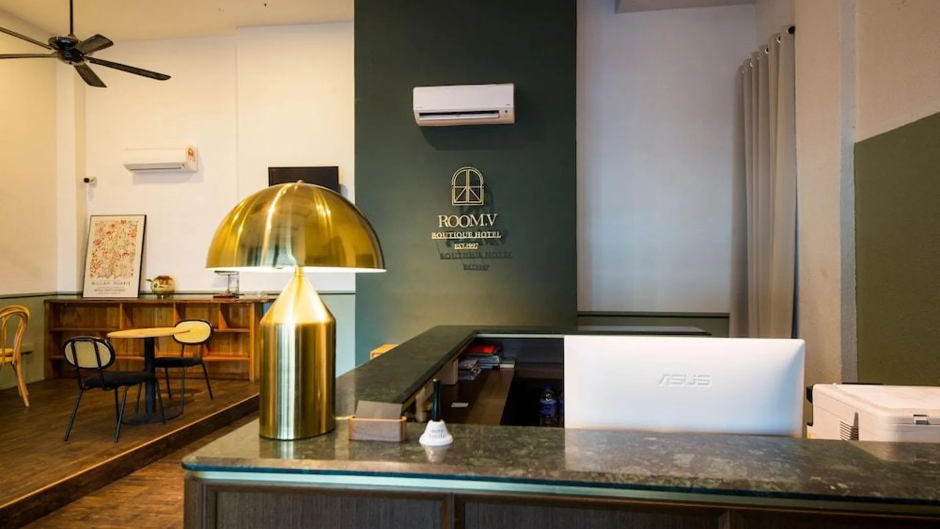 바투 파핫 Room V @ Jalan Sultanah Near Bus Stop Batu Pahat 호텔 로비