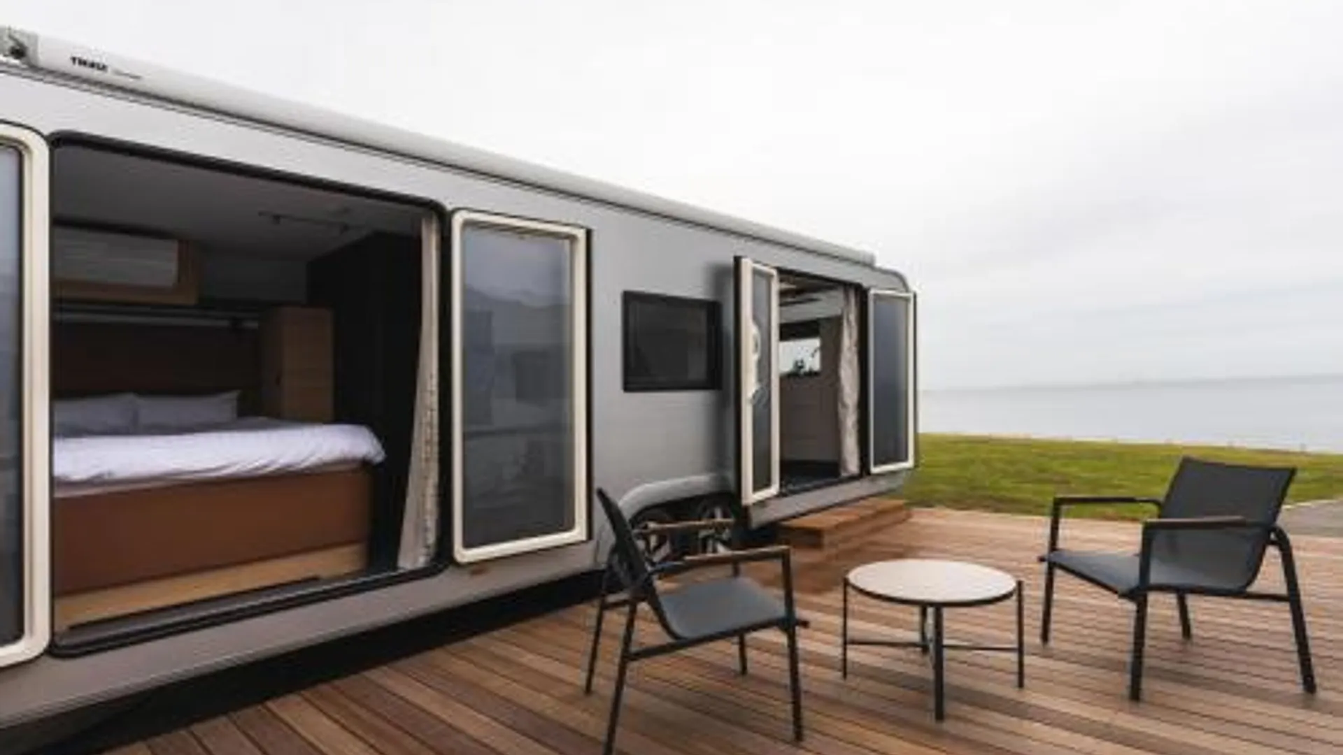 고베 Aquaignis Awaji Island TRAILER PARK 3성급 게스트하우스 로비